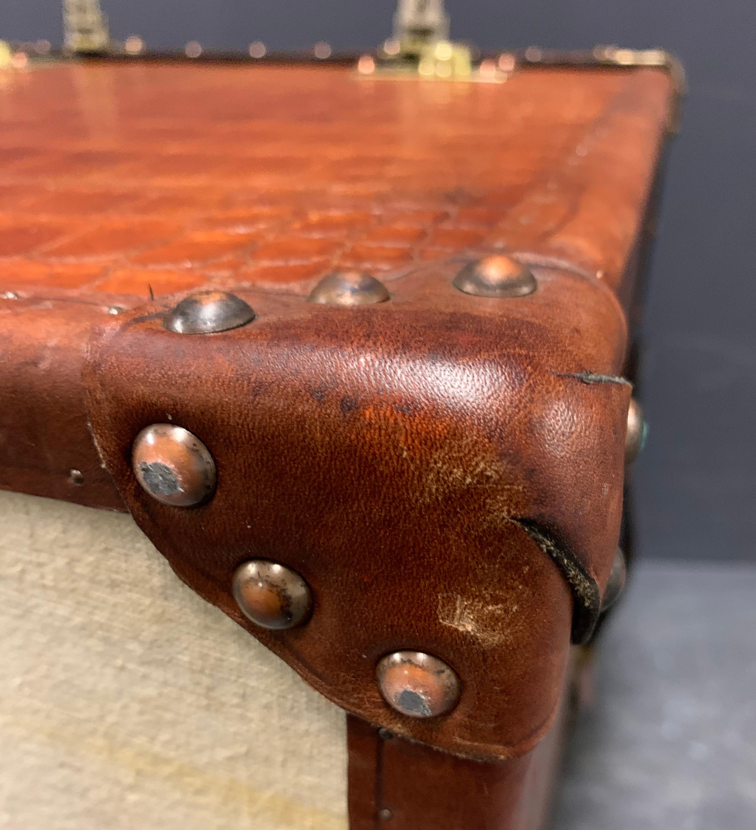 Amazing French Hat Trunk or Coffee Table, Fully Restored For Sale 10
