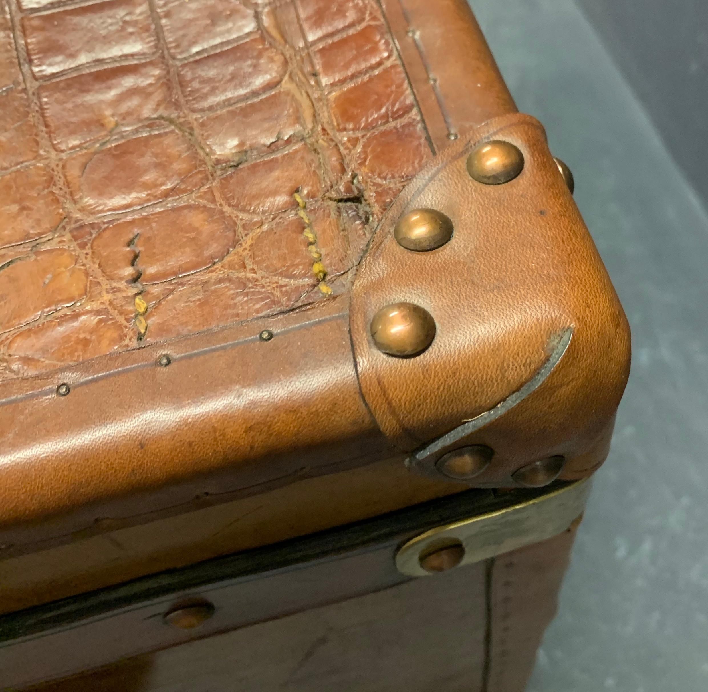 Amazing French Hat Trunk or Coffee Table, Fully Restored For Sale 1