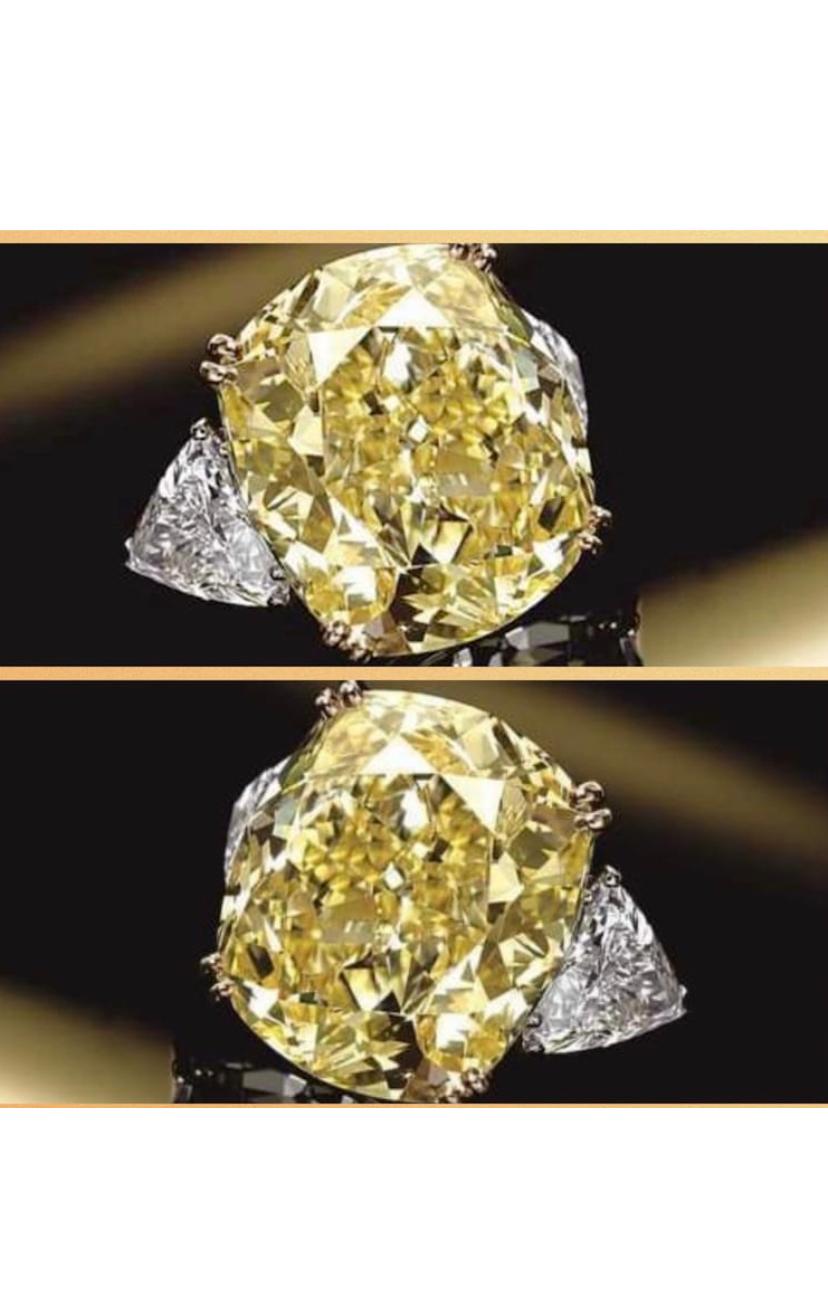 Amazing GIA Certified 5.01 Carats of Fancy Yellow Diamond on Ring  In New Condition For Sale In Massafra, IT