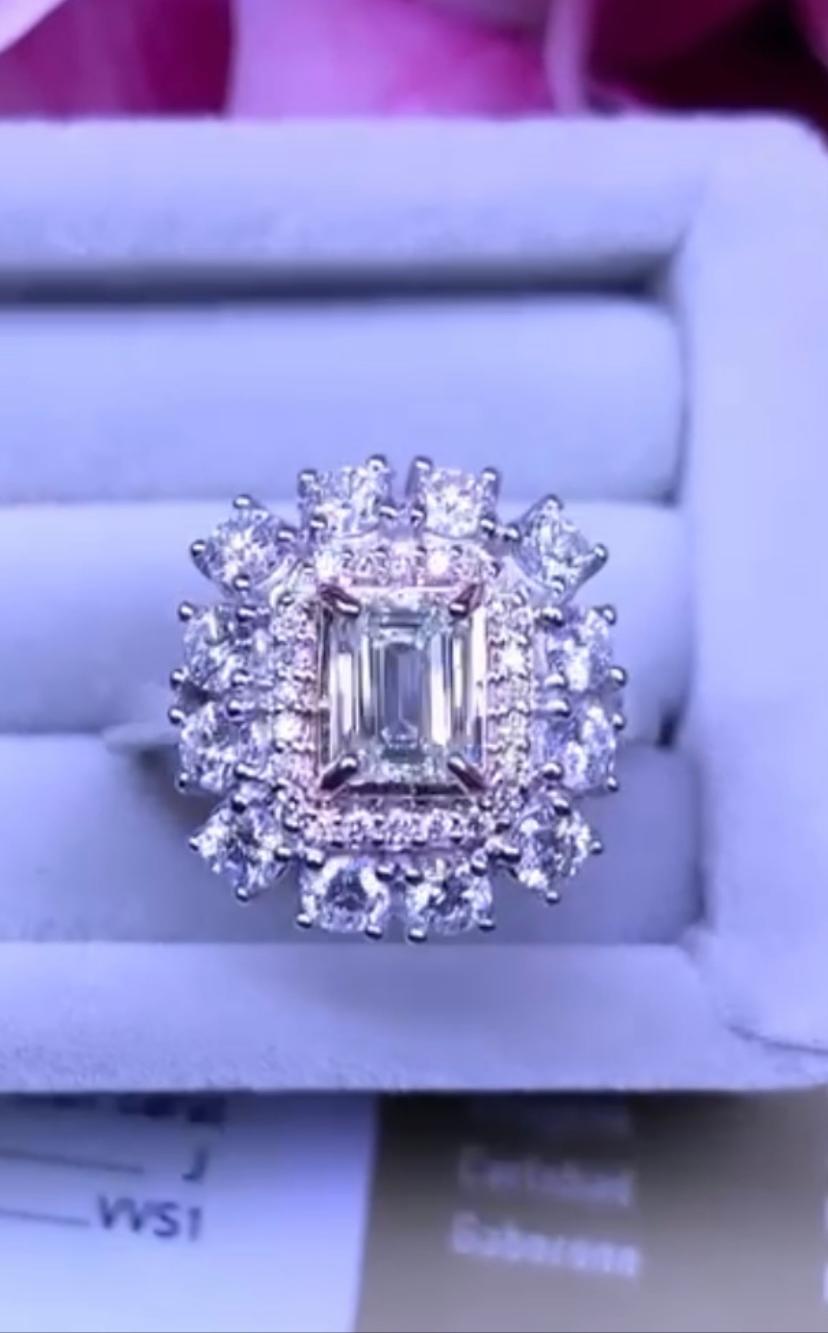 Amazing GIA Certified Emerald Cut Diamond on Ring In New Condition In Massafra, IT