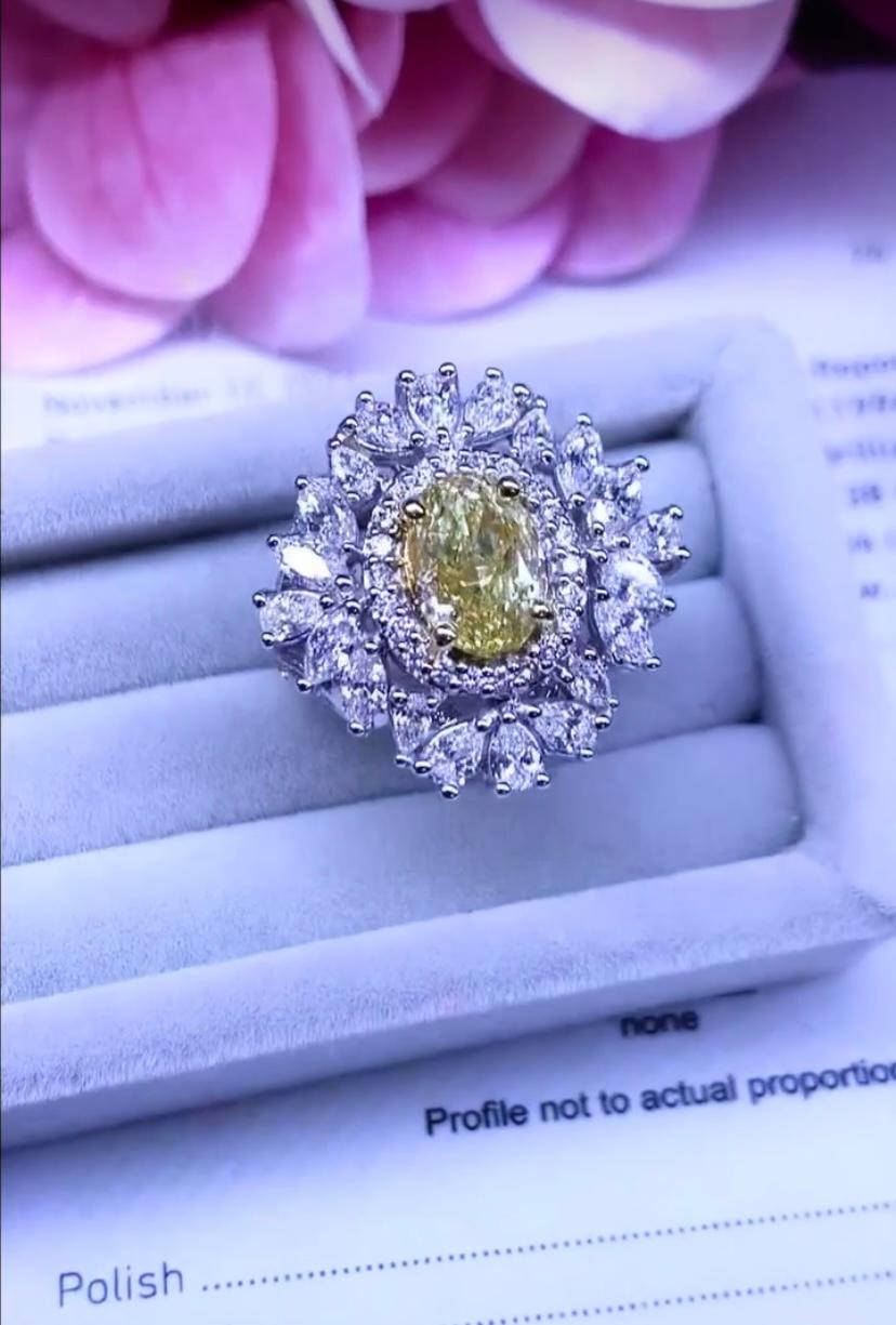 Amazing Gia Certified Fancy 2.04 Carats and Diamonds on Ring  In New Condition For Sale In Massafra, IT