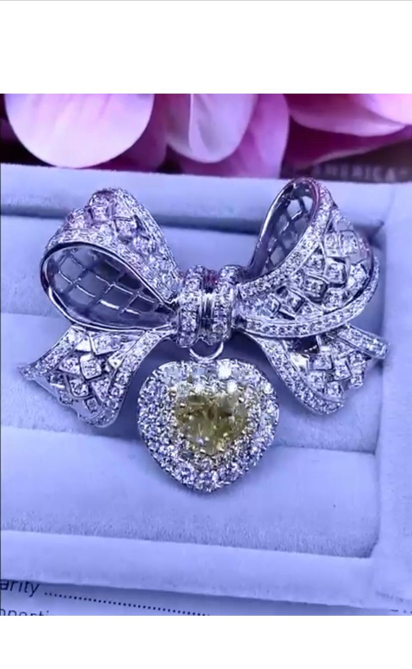 Stunning Art Decô design ,so chic and refined , for the brooch/pendant in 18k gold with a GIA certified heart cut fancy yellow brownish diamond of 2,01 carats/SI1 clarity, and 162 pieces of diamonds , top quality, F/VS.
Handcrafted by artisan