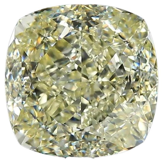Amazing GIA certified of 6.95 carats of fancy yellow diamond For Sale