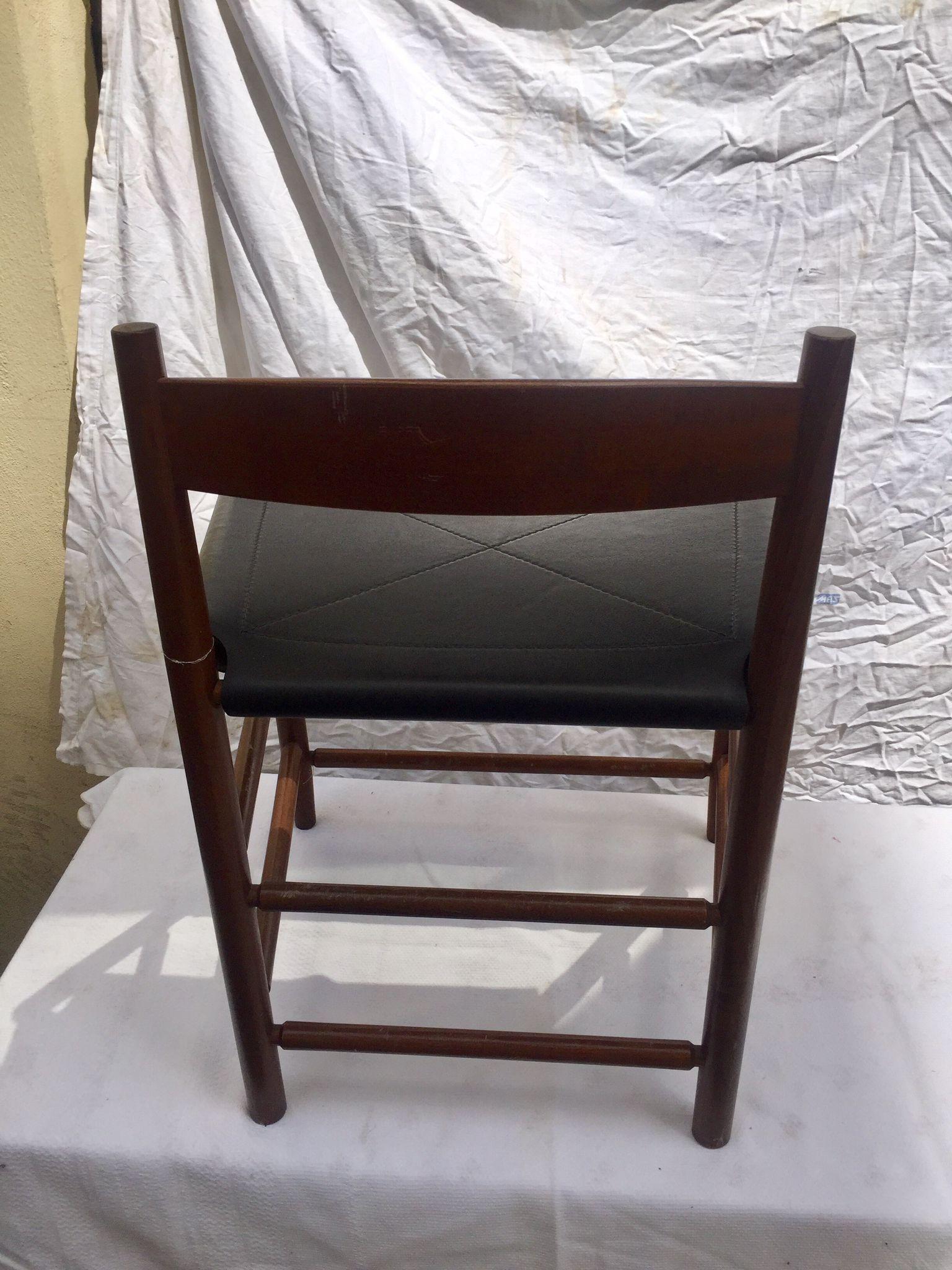 Italian Amazing, Gianfranco Frattini for Bernini, Chair in Walnut and Black Leather. For Sale