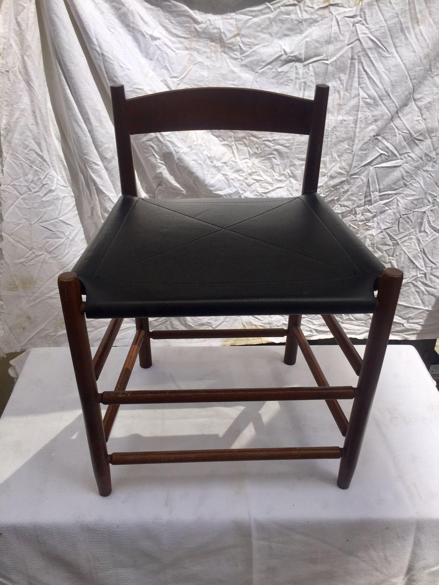 Amazing, Gianfranco Frattini for Bernini, Chair in Walnut and Black Leather. In Excellent Condition For Sale In Catania, IT