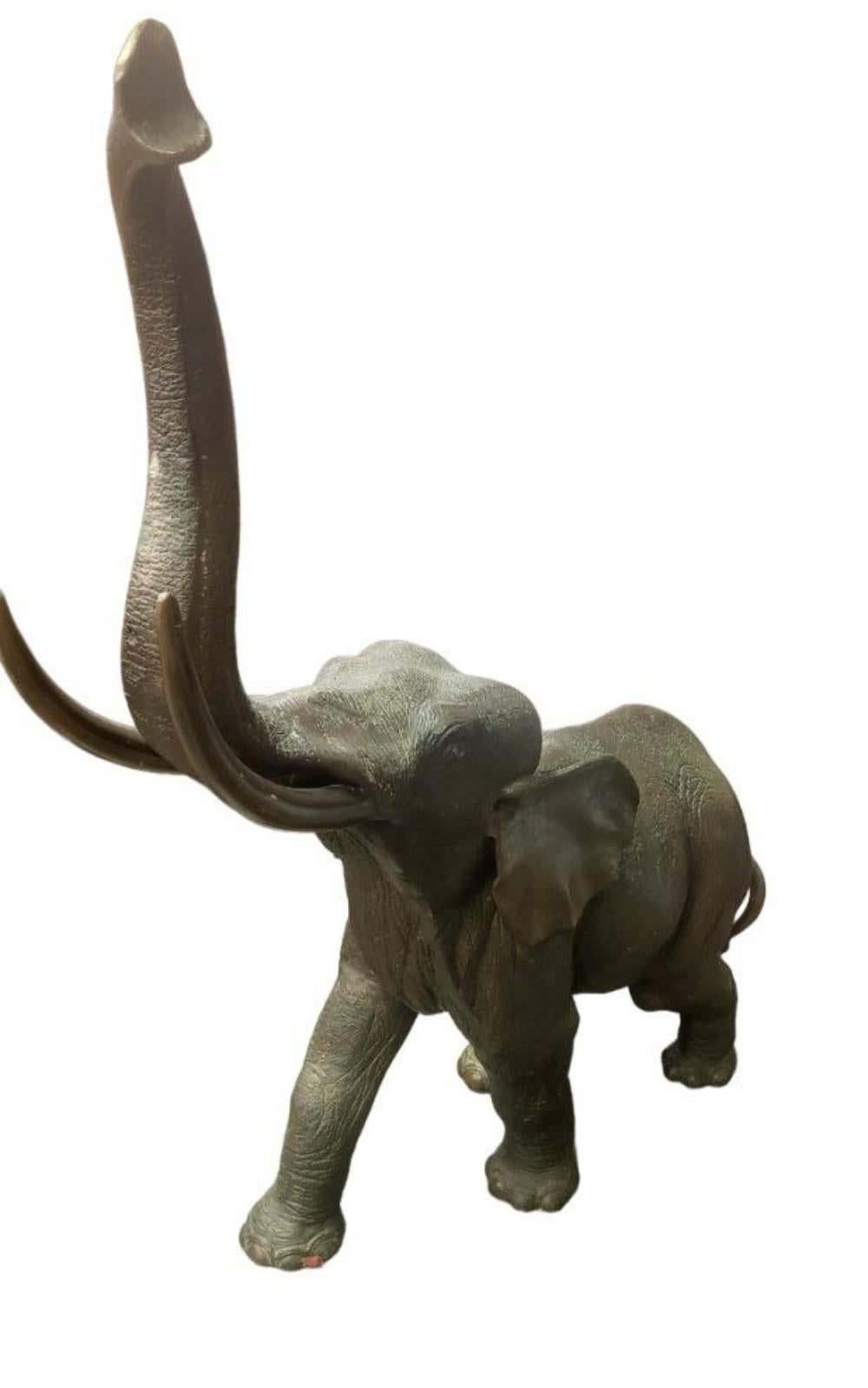 Erstaunliche riesige westliche Bronzeskulptur eines Elefanten im Angebot 3