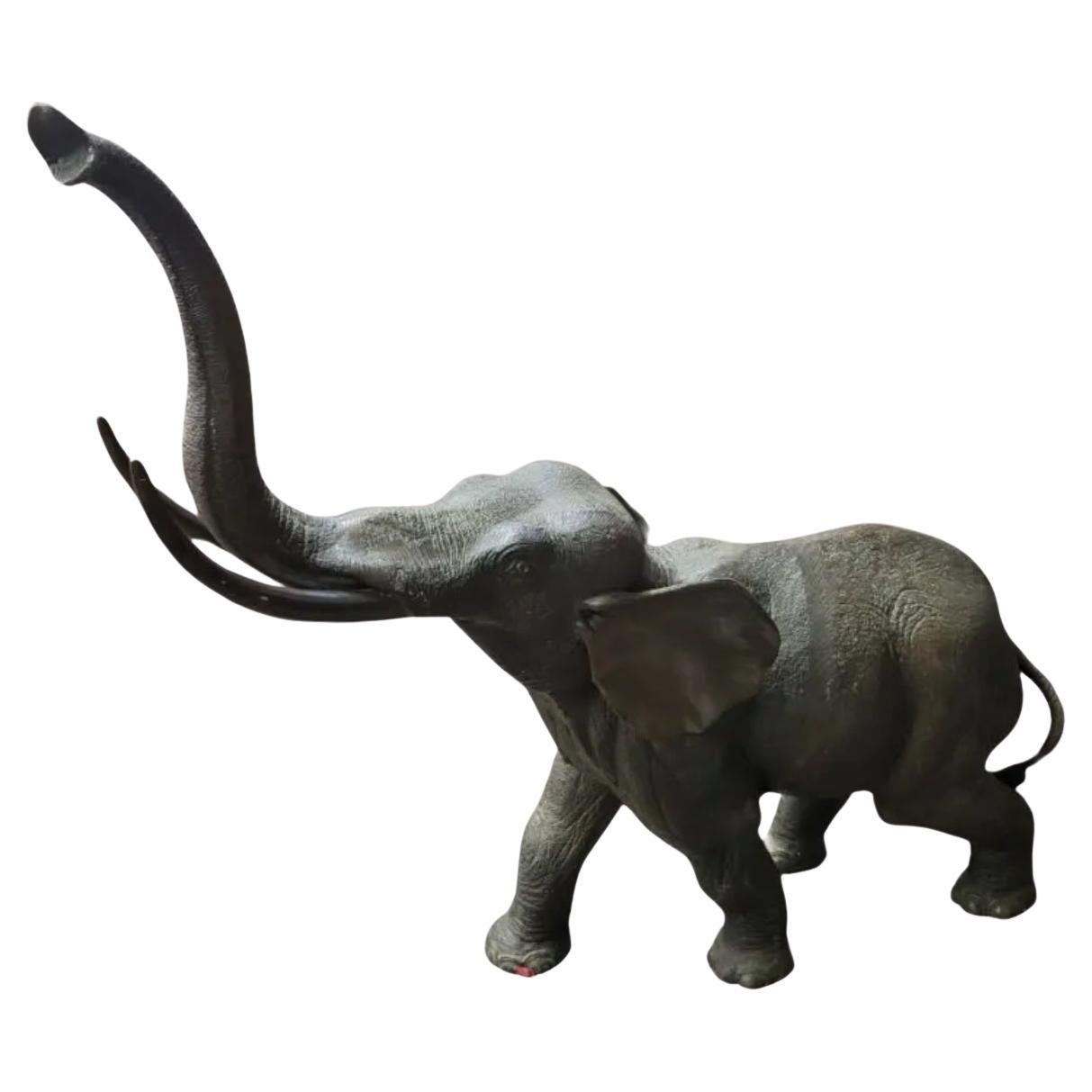 Incroyable sculpture géante d'éléphant de l'Ouest en bronze