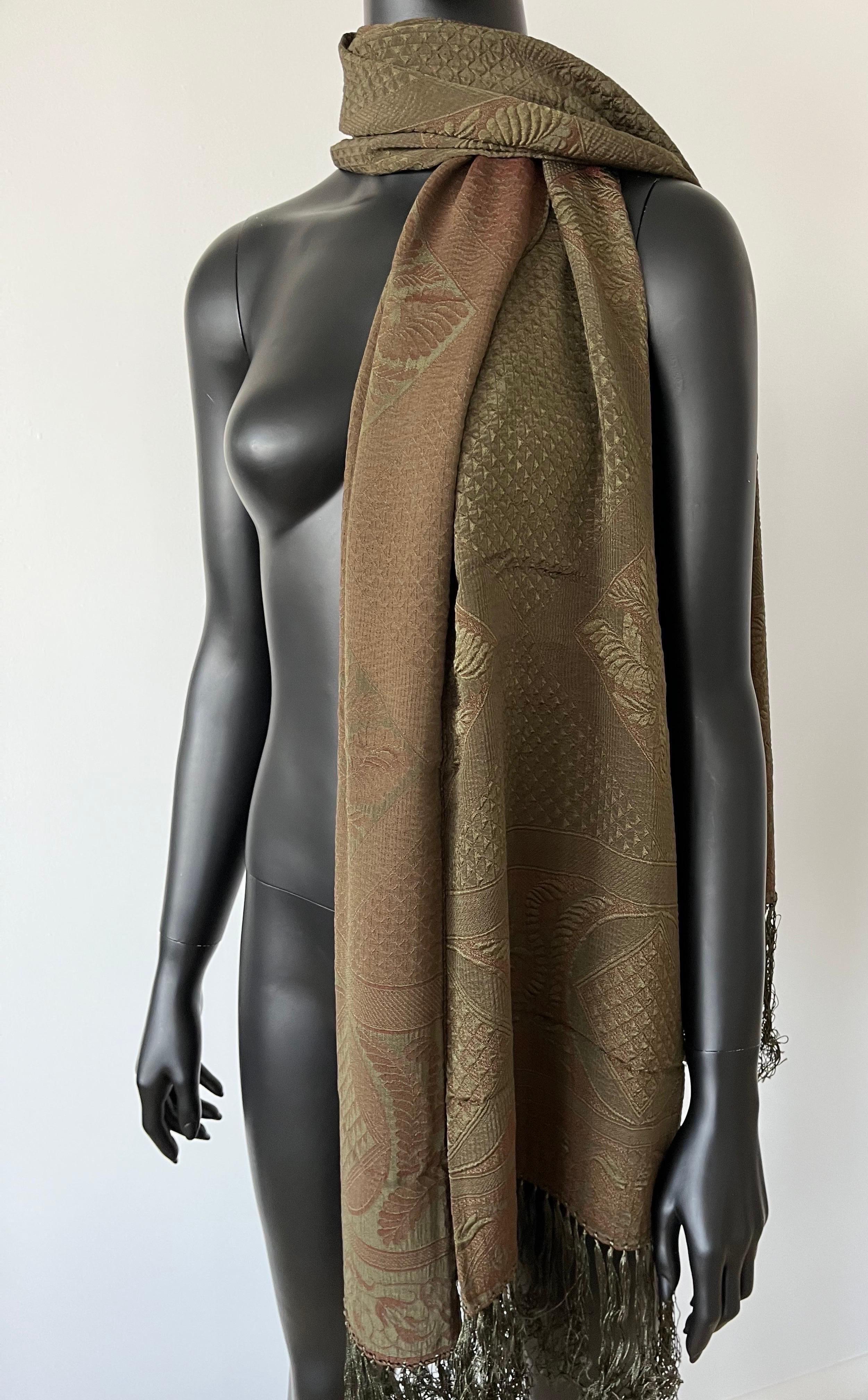 Amazing Giorgio Armani paisley Tassel Scarf - Gender Neutral In Excellent Condition For Sale In COLLINGWOOD, AU