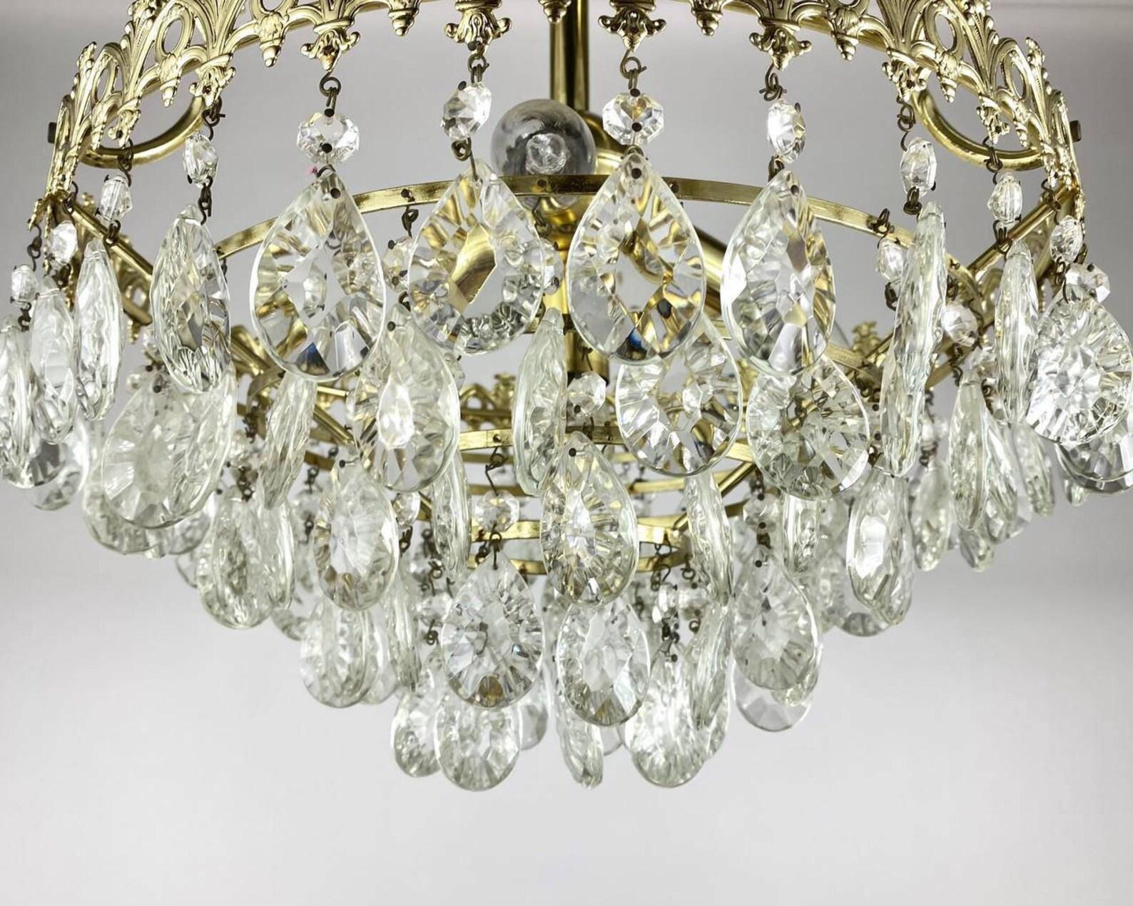 Amazing Glass and Gilt Brass Chandelier In Excellent Condition For Sale In Bastogne, BE