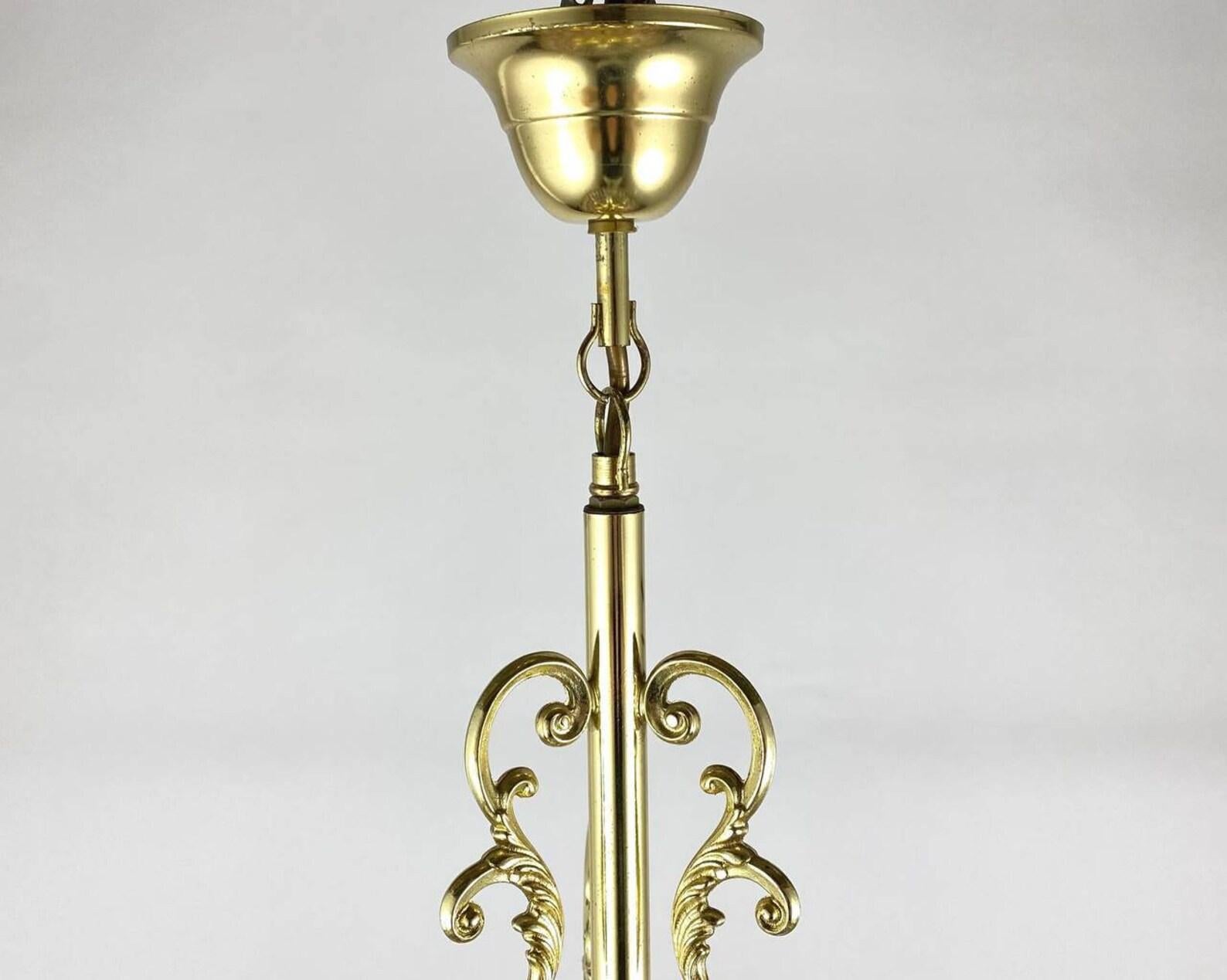 Amazing Glass and Gilt Brass Chandelier For Sale 1