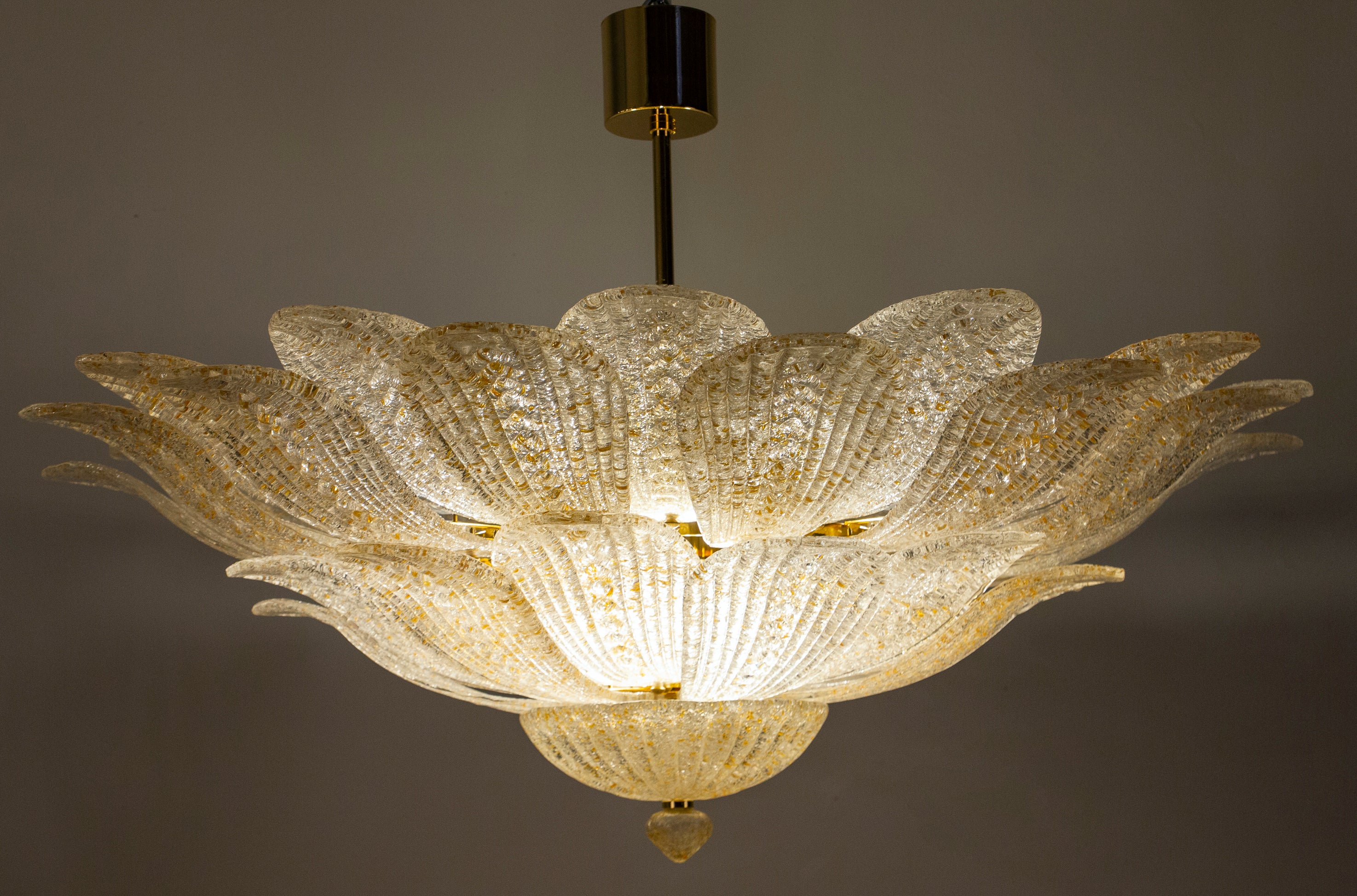 Increíble Lámpara de techo o araña de cristal de Murano ámbar dorado Leave Moderno en venta