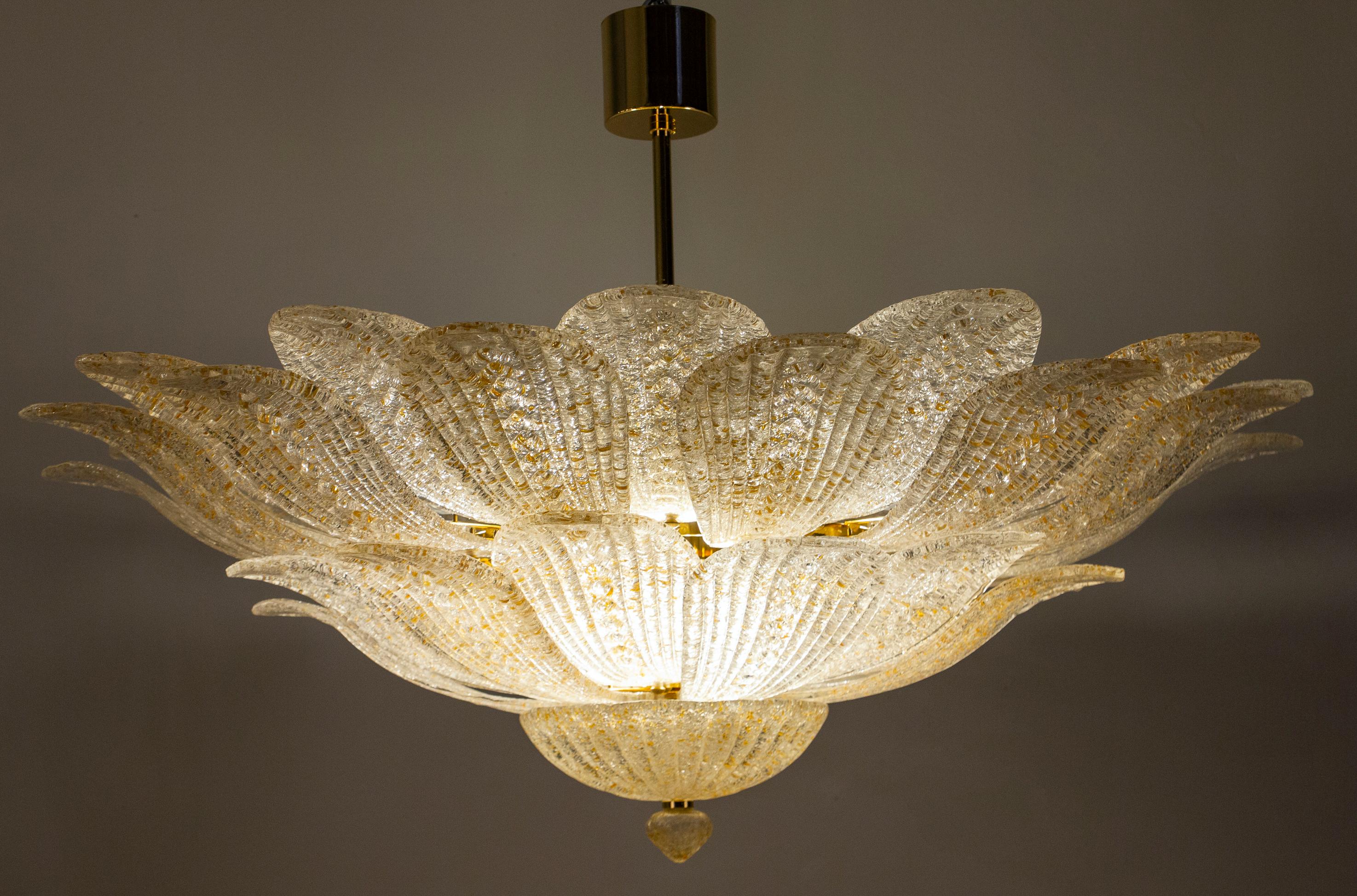 Increíble Lámpara de techo o araña de cristal de Murano ámbar dorado Leave Italiano en venta