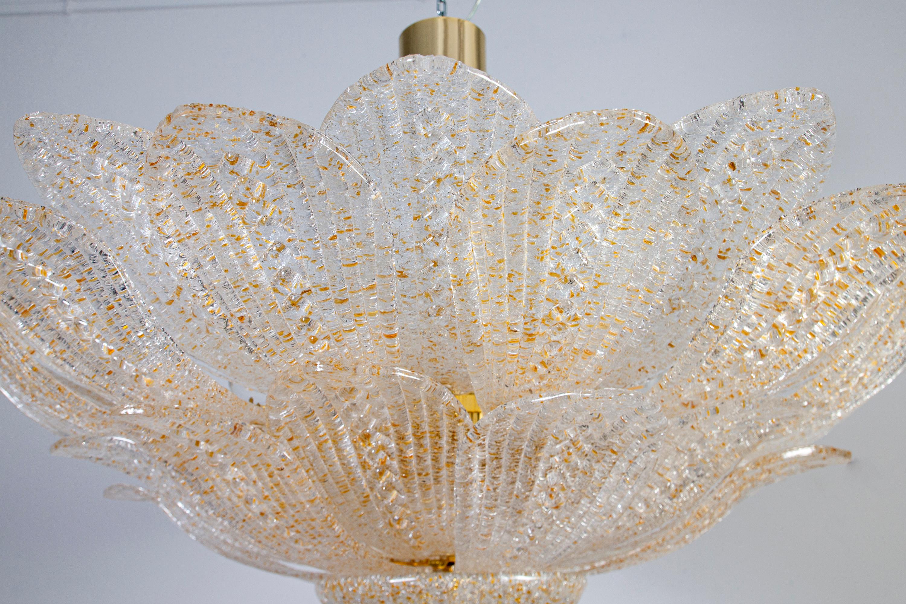 Increíble Lámpara de techo o araña de cristal de Murano ámbar dorado Leave en venta 1