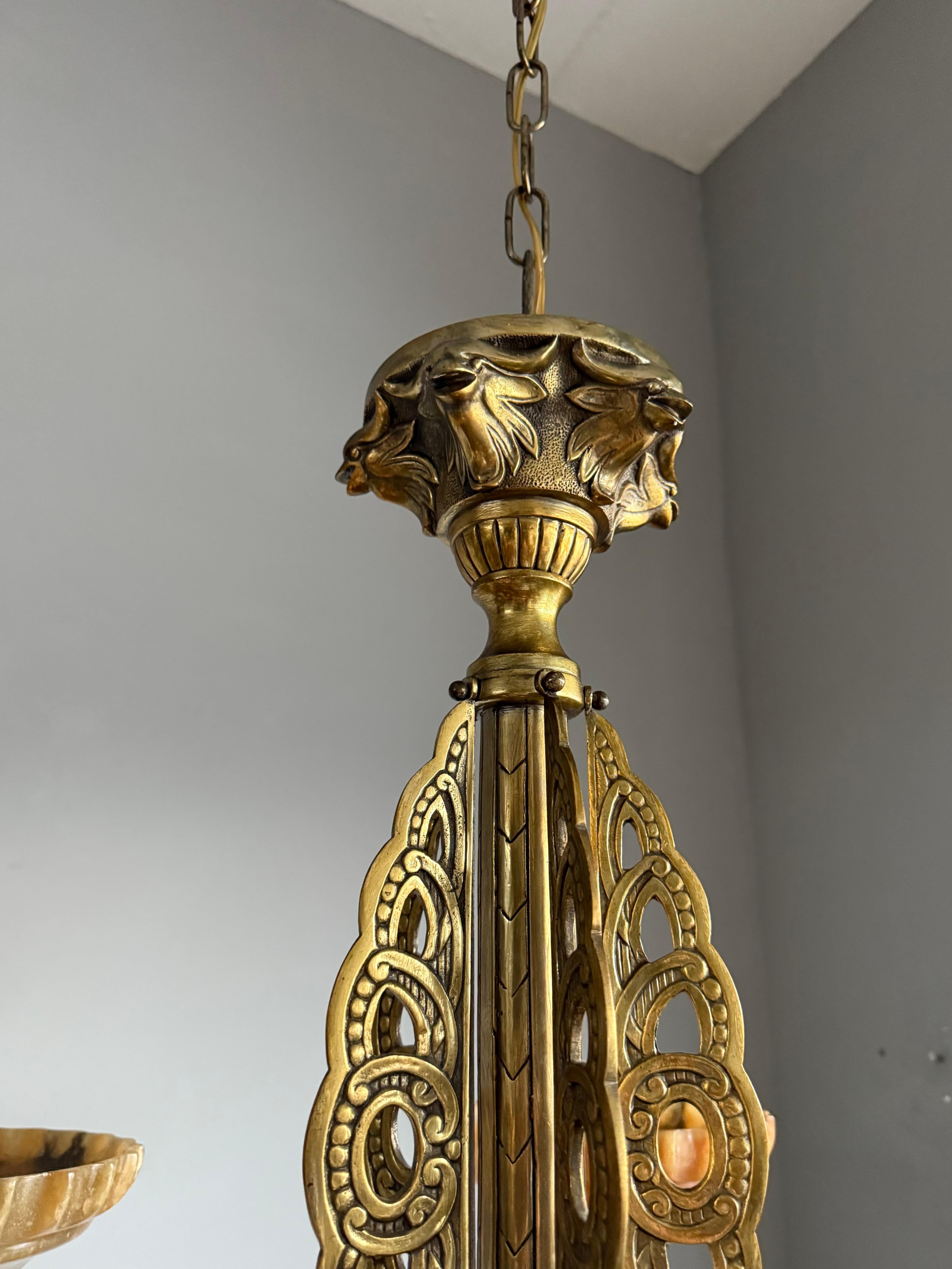 Außergewöhnlicher Bronze-Kronleuchter im gotischen Revival-Stil mit fliegenden Phoenix-Feuervogel-Skulpturen im Angebot 4