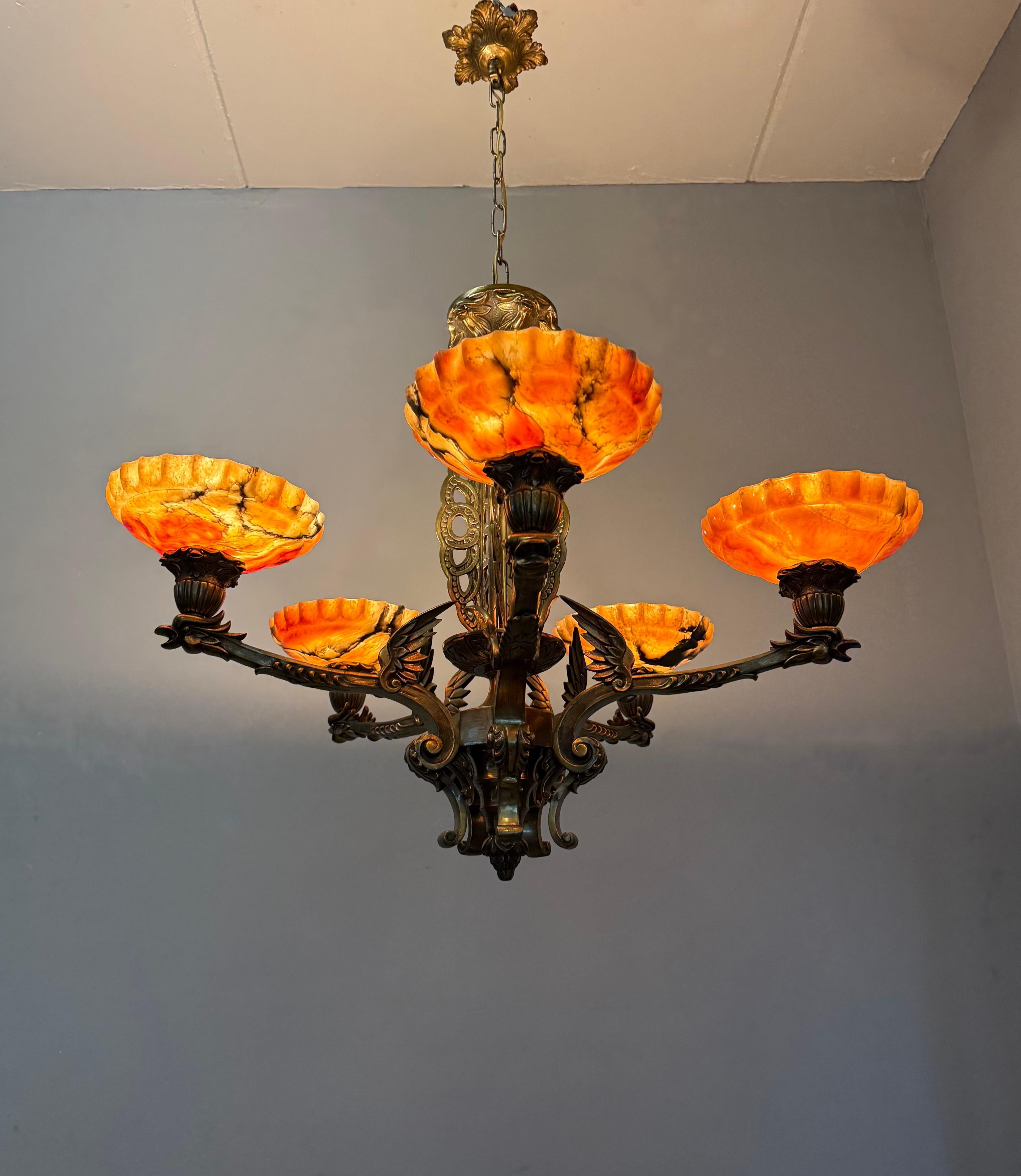 Außergewöhnlicher Bronze-Kronleuchter im gotischen Revival-Stil mit fliegenden Phoenix-Feuervogel-Skulpturen im Angebot 7