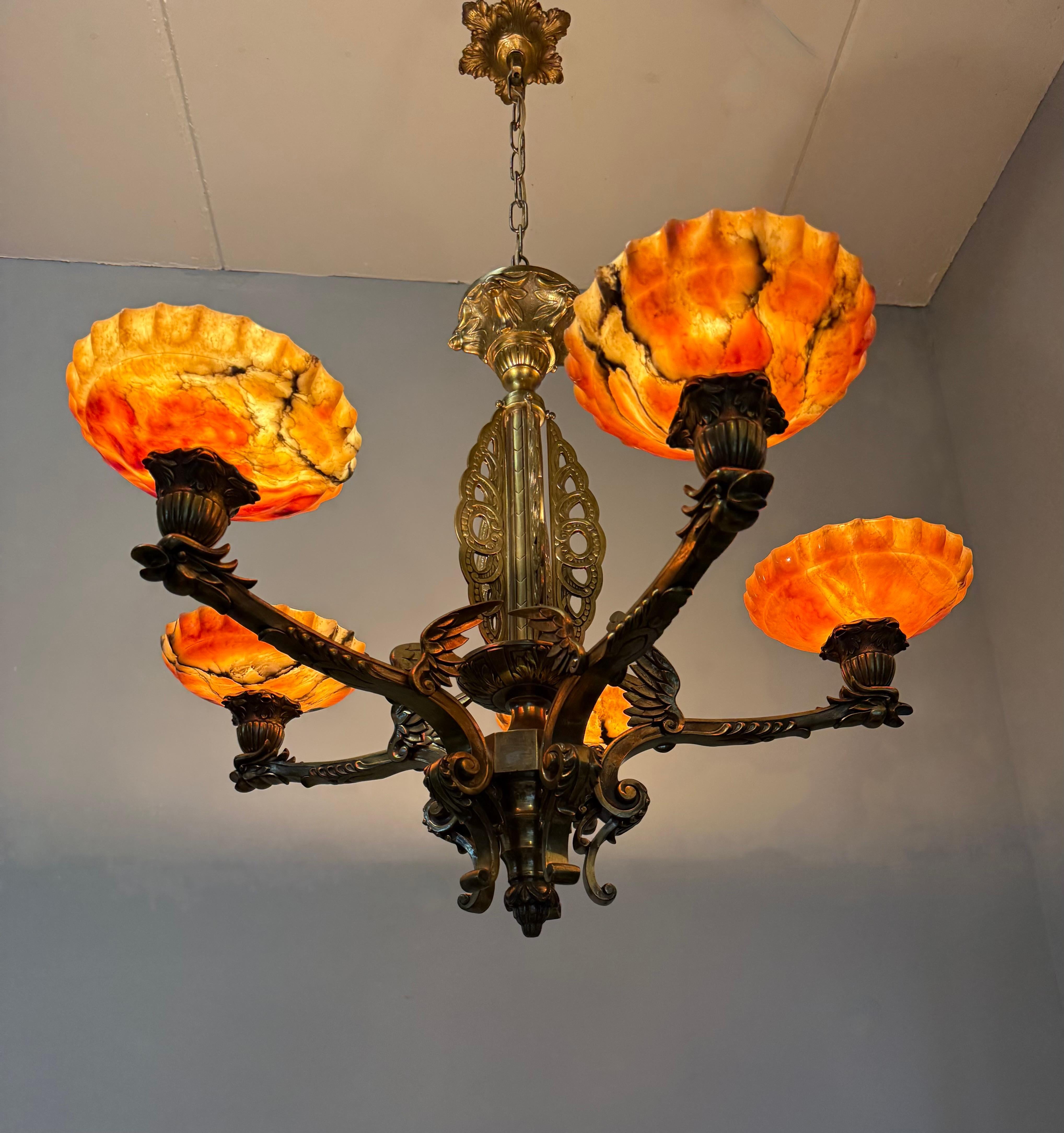 Außergewöhnlicher Bronze-Kronleuchter im gotischen Revival-Stil mit fliegenden Phoenix-Feuervogel-Skulpturen im Angebot 8