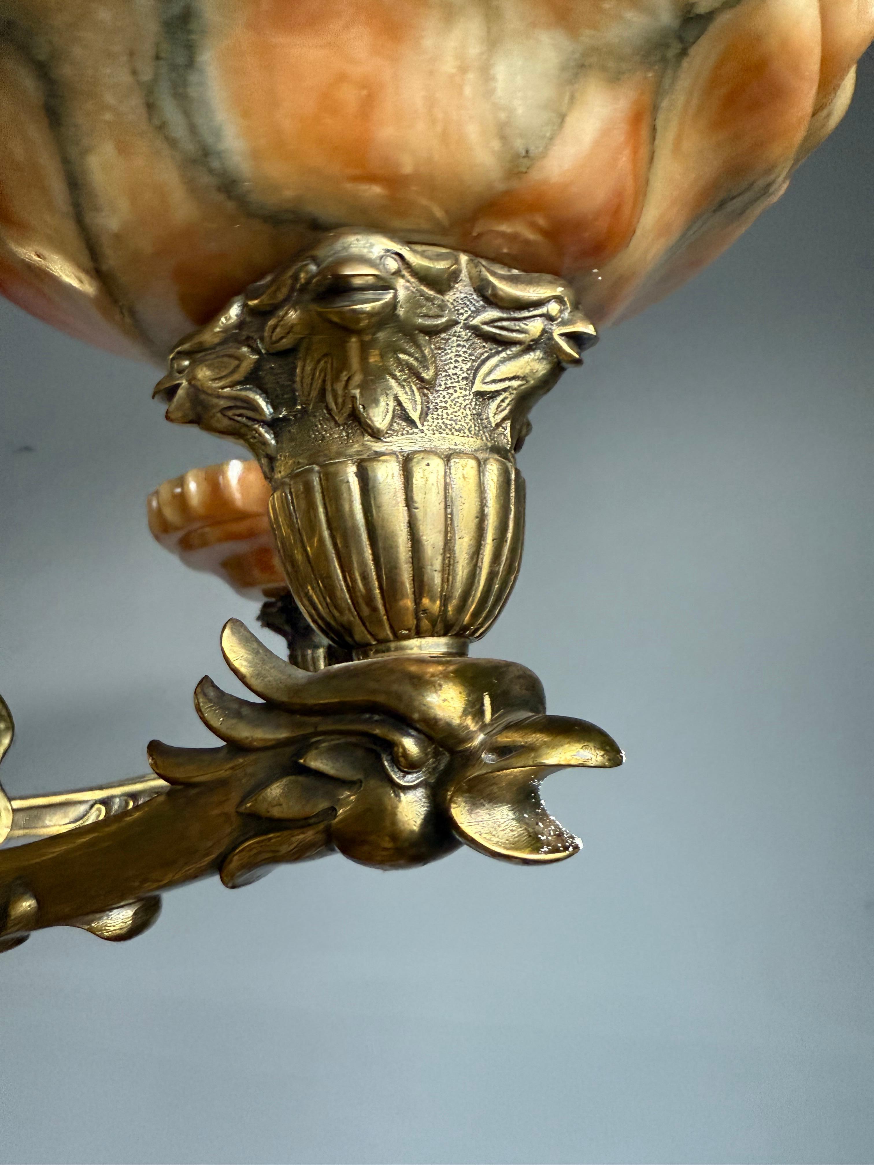 Außergewöhnlicher Bronze-Kronleuchter im gotischen Revival-Stil mit fliegenden Phoenix-Feuervogel-Skulpturen (20. Jahrhundert) im Angebot