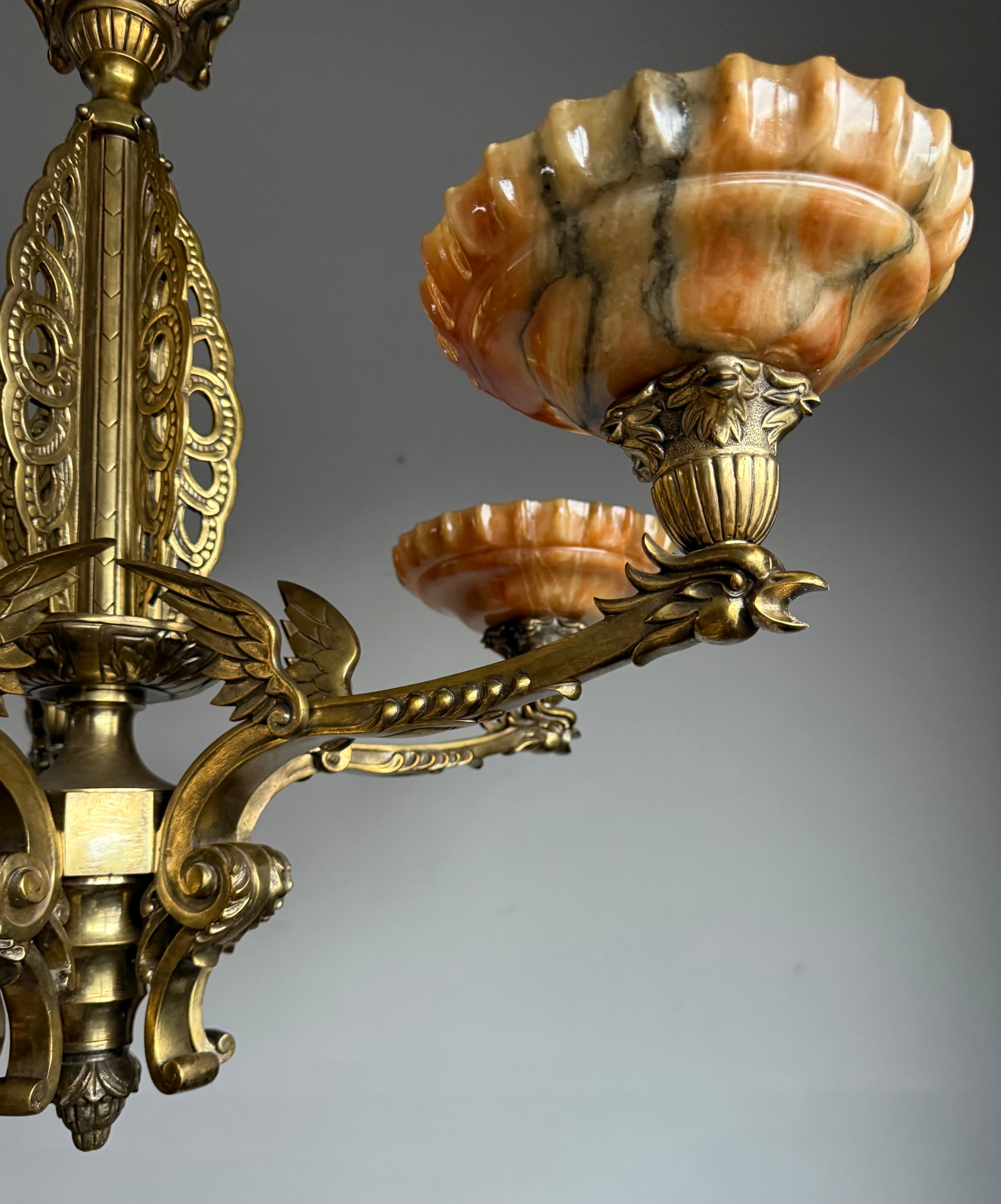 Außergewöhnlicher Bronze-Kronleuchter im gotischen Revival-Stil mit fliegenden Phoenix-Feuervogel-Skulpturen im Angebot 2