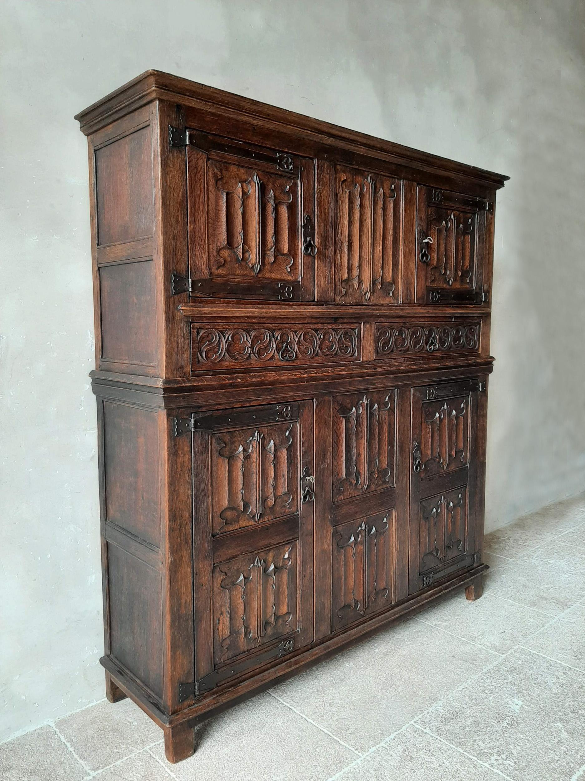 Amazing Gothic Revival High Credenza with Hand Carved Church Windows Early 1900s In Good Condition In Baambrugge, NL
