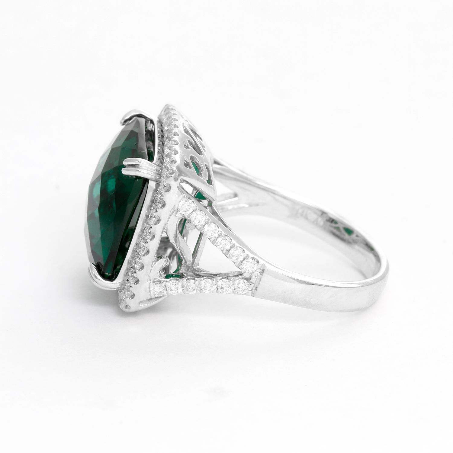 Amazing Green Quartz Diamond White Gold Ring In New Condition In Dallas, TX