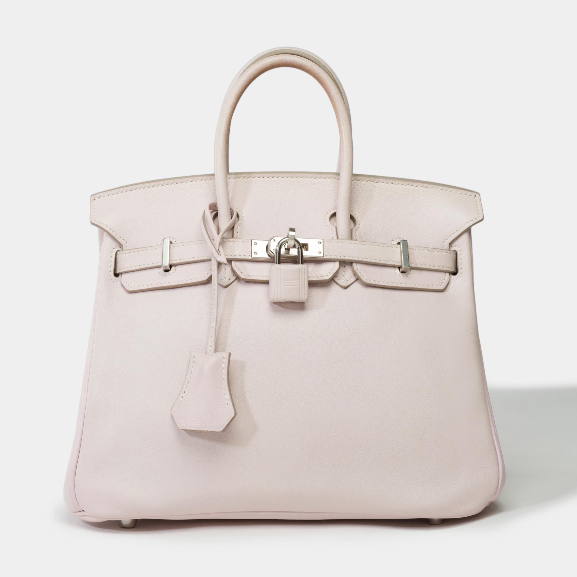 Stunning​ ​limited​ ​edition​ ​Hermès​ ​Birkin​ ​25​ ​in​ ​Swift​ ​Rose​ ​dragée​ ​calf​ ​leather,​ ​palladium​ ​silver​ ​metal​ ​trim​ ​,​ ​double​ ​handle​ ​in​ ​pink​ ​leather​ ​allowing​ ​a​ ​​ ​hand​ ​carry

Flap​ ​closure
Pink​ ​leather​