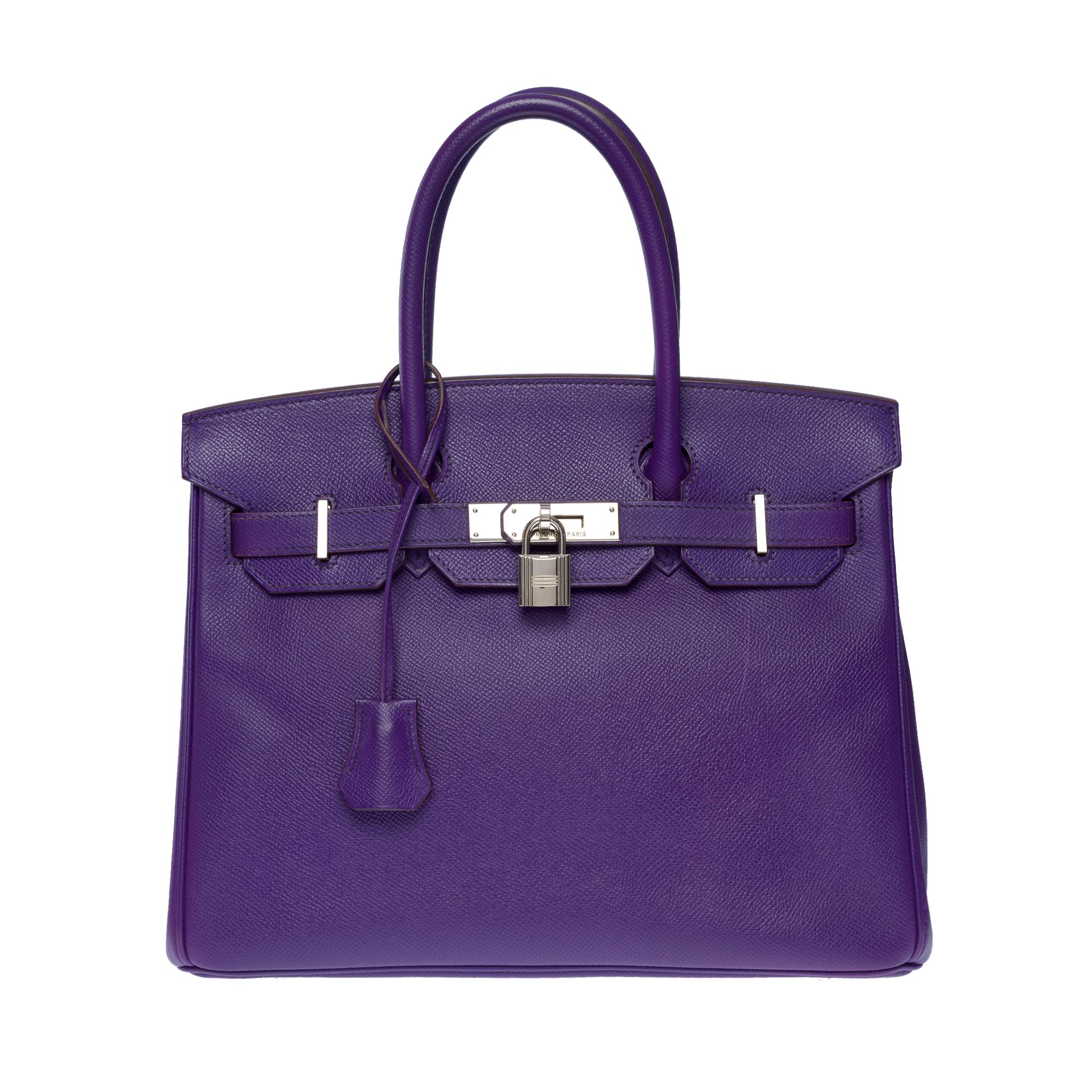 Exquisite Hermes Birkin 30 Handtasche in Iris Epsom Iris , Palladium Silber Metallbeschläge, Doppelgriff in lila Leder für eine handgefertigte

Klappenverschluss
Innenfutter aus violettem Leder, eine Tasche mit Reißverschluss, eine aufgesetzte