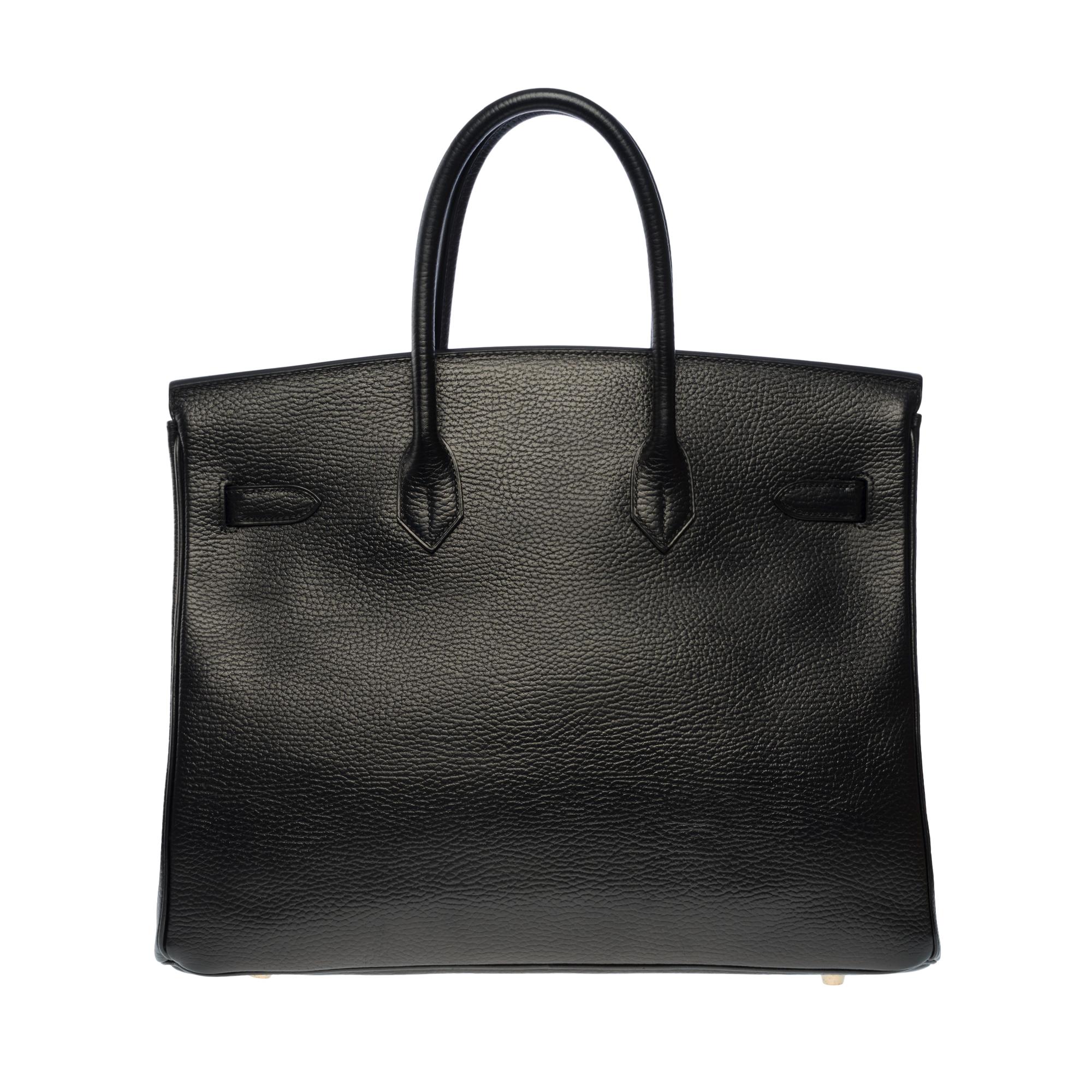 Amazing Birkin 35 handbag in black Togo leather , gold-plated metal hardware, double black leather handle for hand Carry

Flap closure
Black leather lining, one zippered pocket, one patch pocket
Signature: 