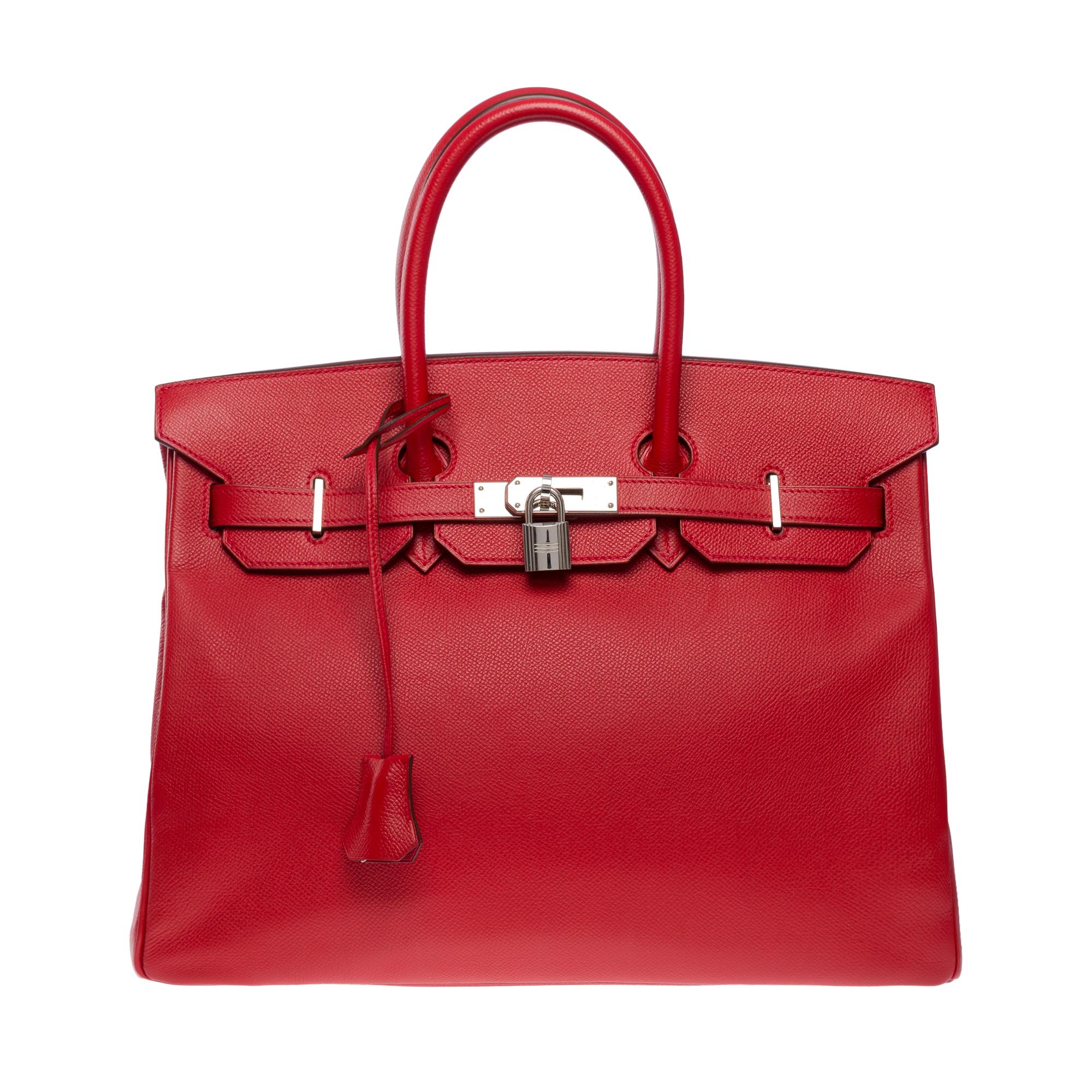 Superbe sac à main Hermès Birkin 35 en cuir Rouge Garance Epsom, quincaillerie en métal argenté palladium, double anse en cuir rouge permettant un portage à la main.

Fermeture à rabat
Doublure intérieure en cuir rouge, une poche zippée, une poche