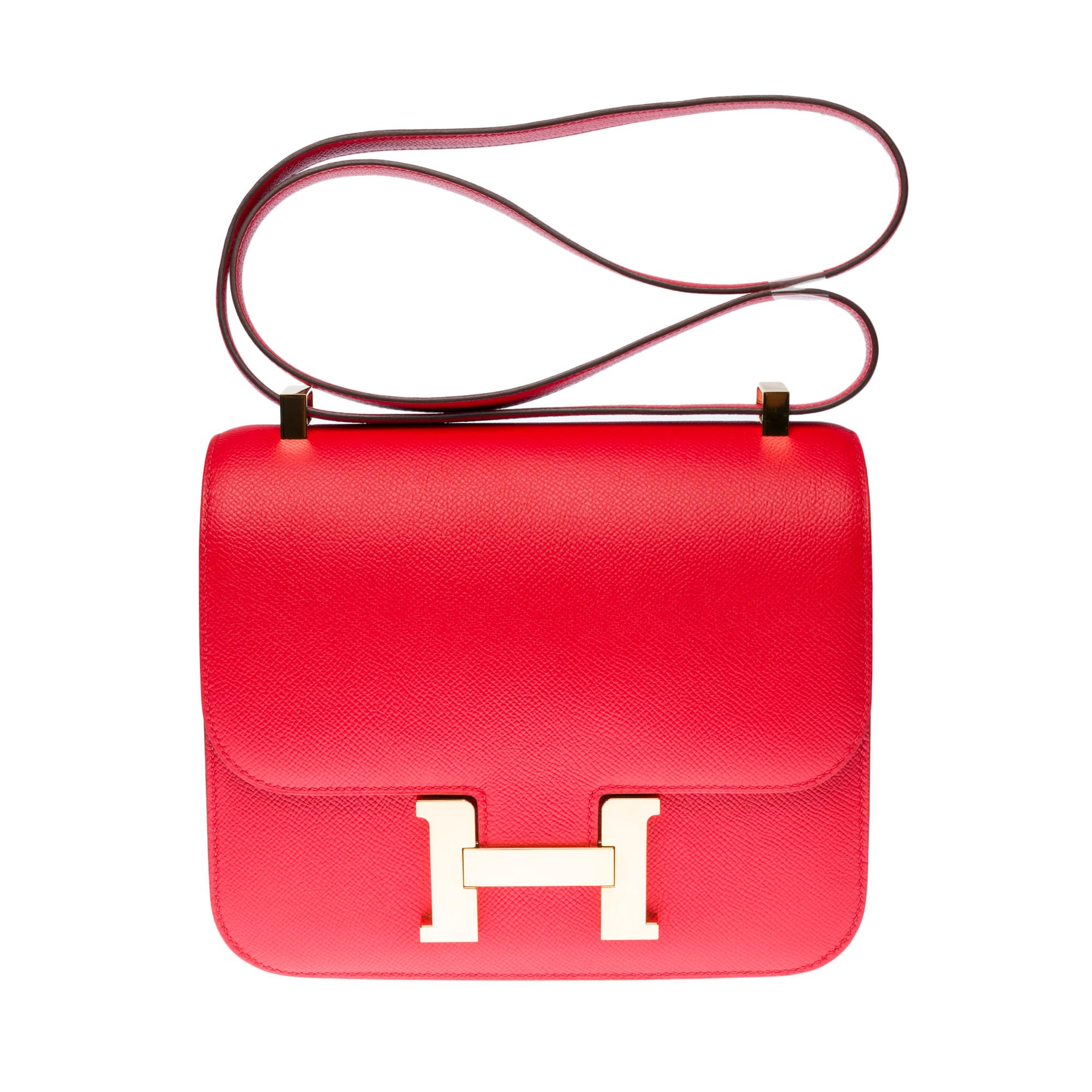 Incredible Hermes Constance 24 shoulder bag in red heart epsom leather, gold plated metal hardware, convertible handle in red heart epsom leather for a hand or shoulder support or crossbody

Closure in gilded metal on flap
Inner lining in heart red