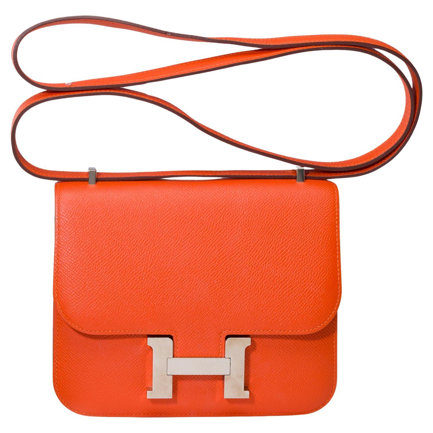 Superbe sac à bandoulière Hermès Constance Mini 18 en cuir Orange Feu Epsom, SHW en vente
