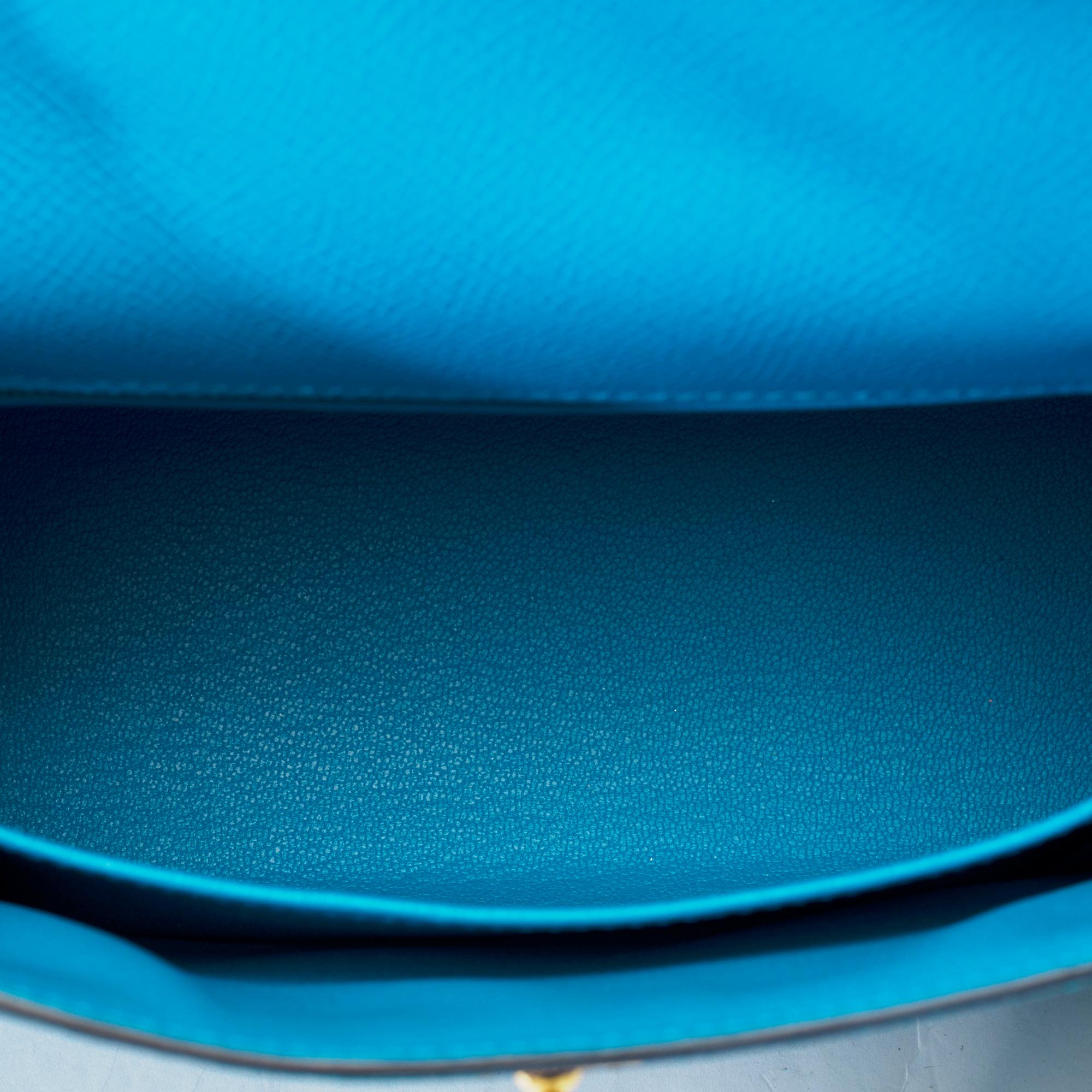 Amazing Hermès Kelly 25 handbag strap in Blue Frida Epsom calf leather, GHW For Sale 5