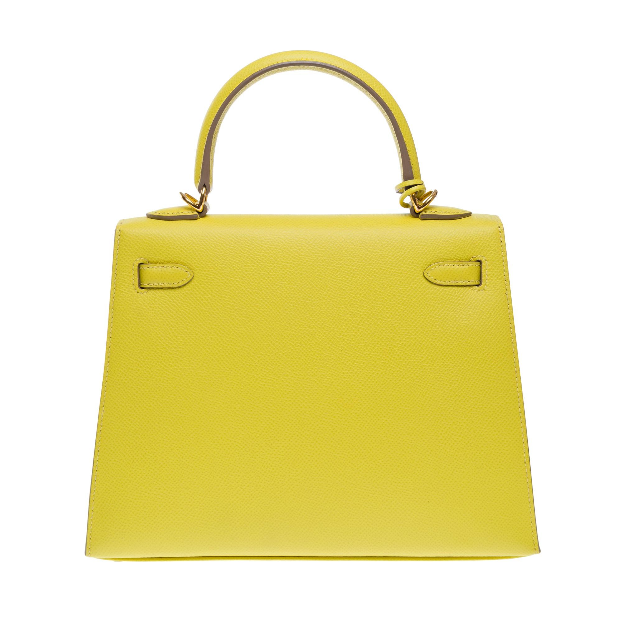 Amazing Hermès Kelly 25 handbag strap in Lime Epsom Calf leather, GHW In Excellent Condition For Sale In Paris, IDF