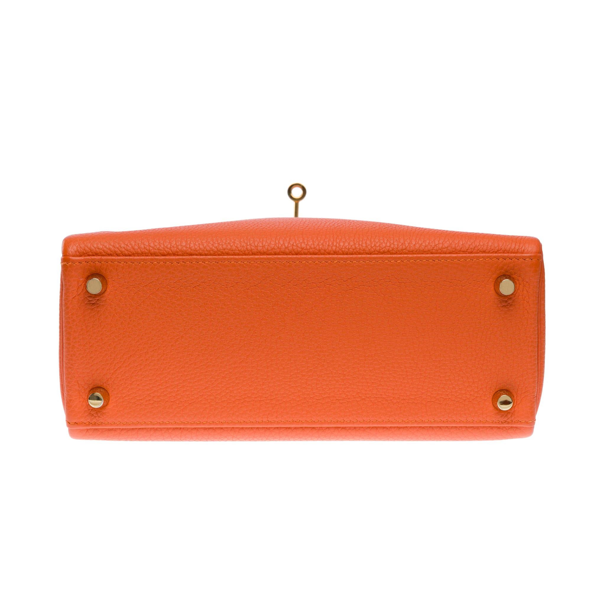 Amazing Hermès Kelly 25 retourne handbag strap in Orange Feu Togo leather , GHW For Sale 7