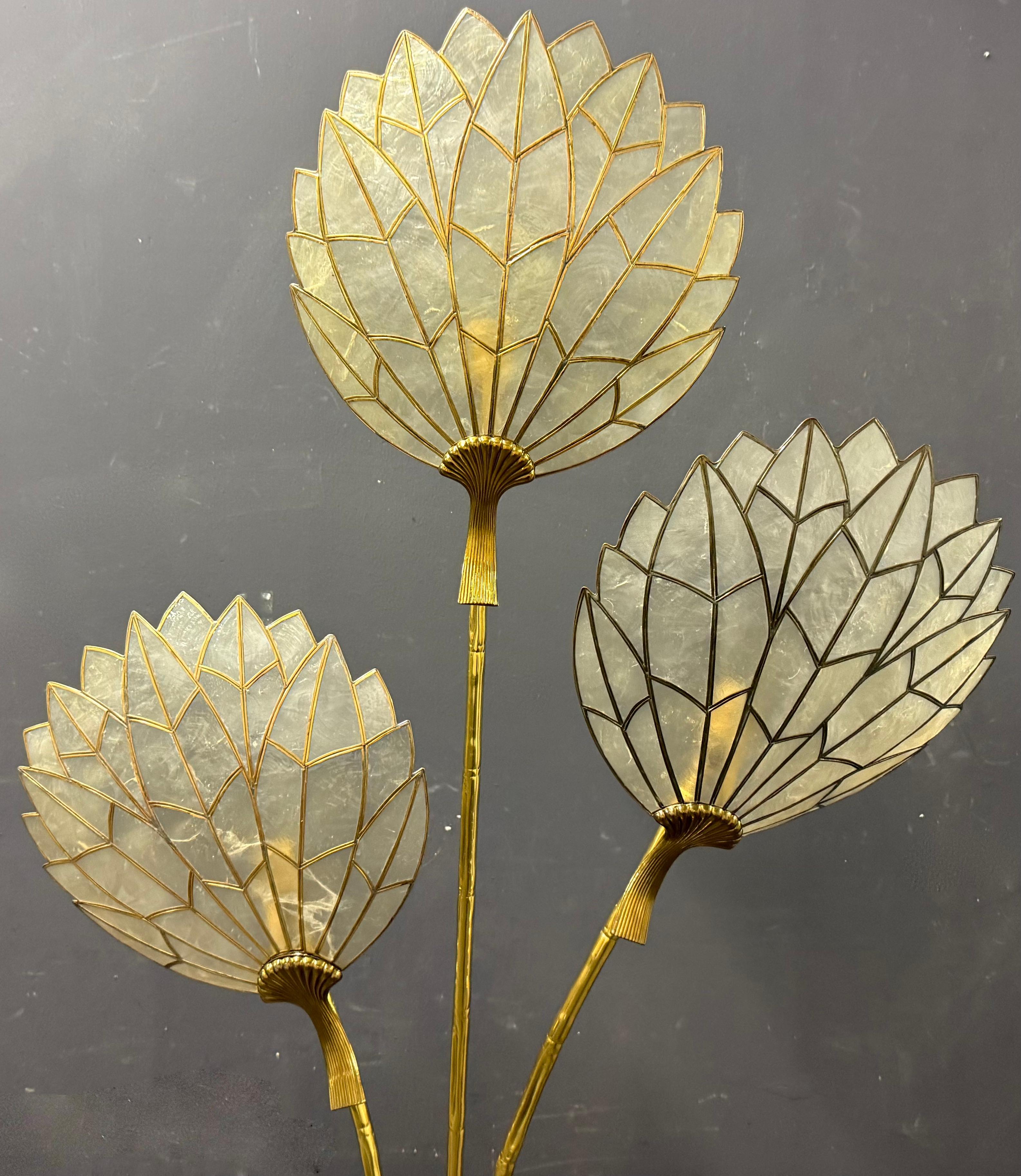 Etonnant lampadaire et cône mural de style régence hollywoodienne attribué à la Maison Baguès en vente 8