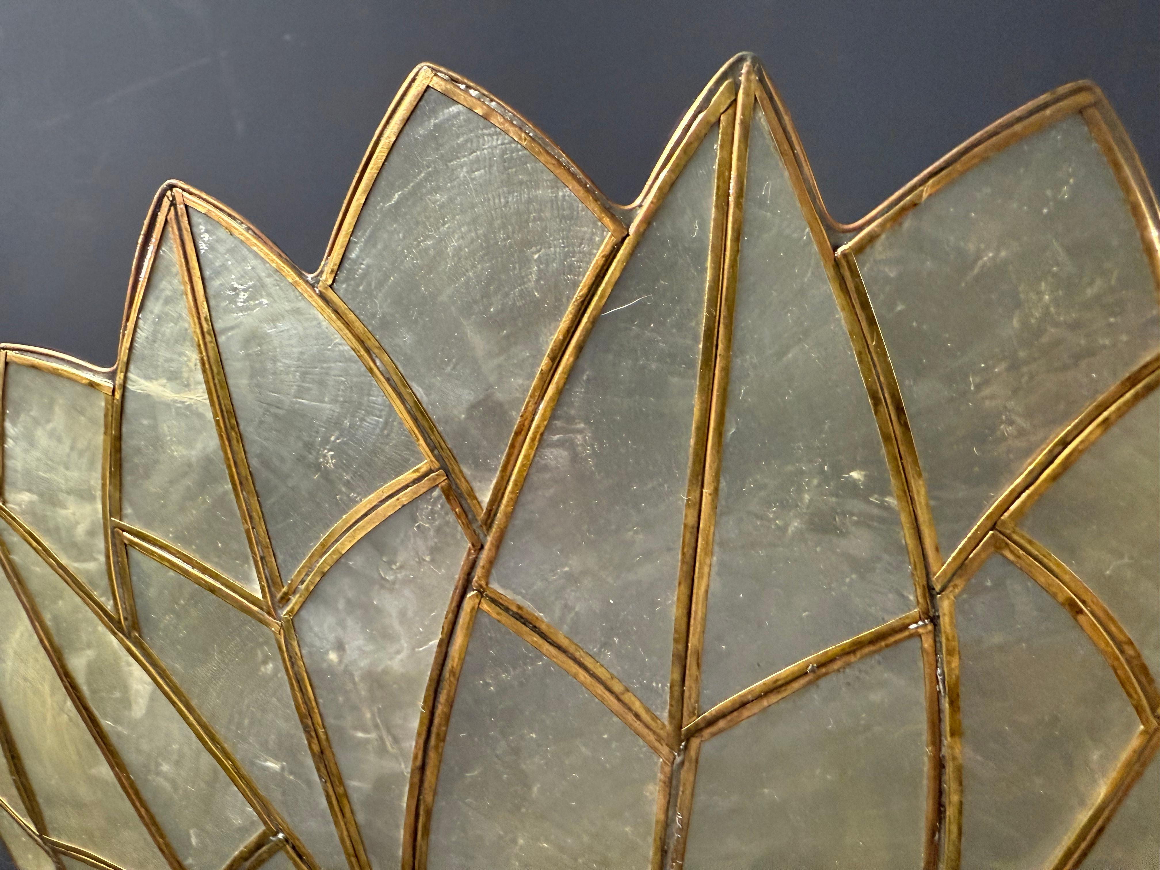 Etonnant lampadaire et cône mural de style régence hollywoodienne attribué à la Maison Baguès en vente 11