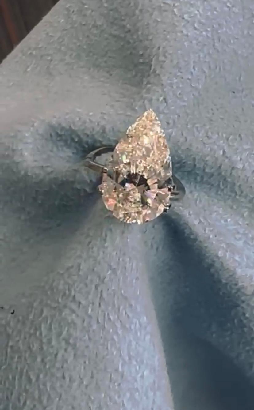 Taille poire  Bague solitaire en or 18 carats avec diamants certifiés IGI de 8,01 carats  en vente