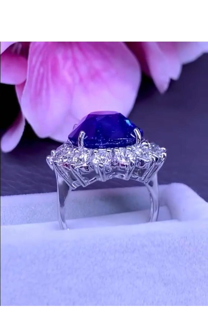Women's or Men's Amazing IGL Certified 23, 64 Carats of Ceylon Sapphire and Diamonds on Ring For Sale