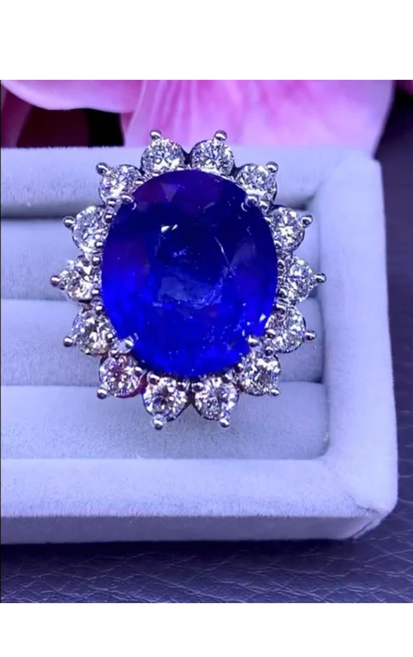 Amazing IGL Certified 23, 64 Carats of Ceylon Sapphire and Diamonds on Ring For Sale 1