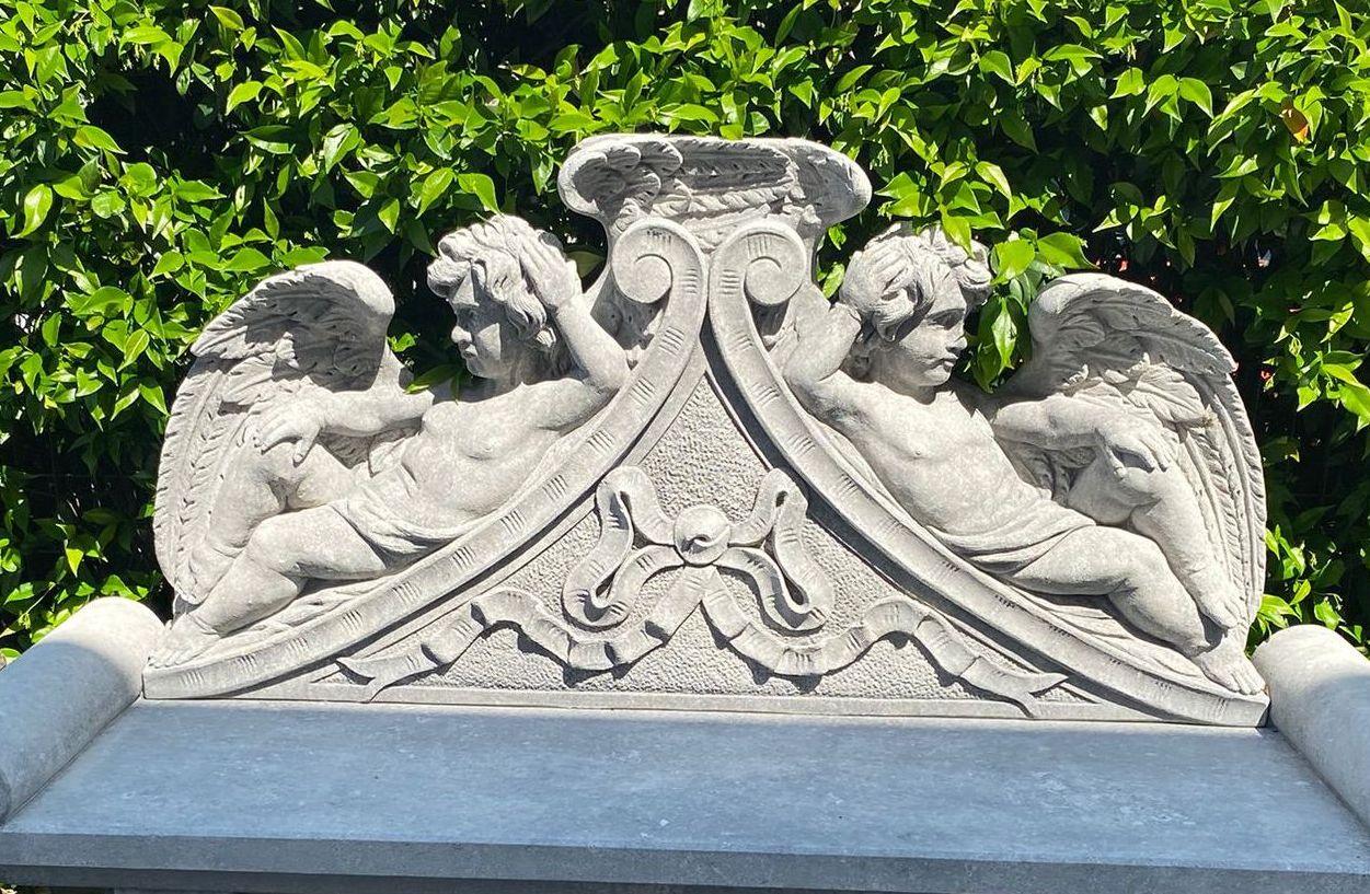 Amazing Italian Finely Carved Large Lime Stone Bench Garden Furniture In Excellent Condition For Sale In Rome, IT