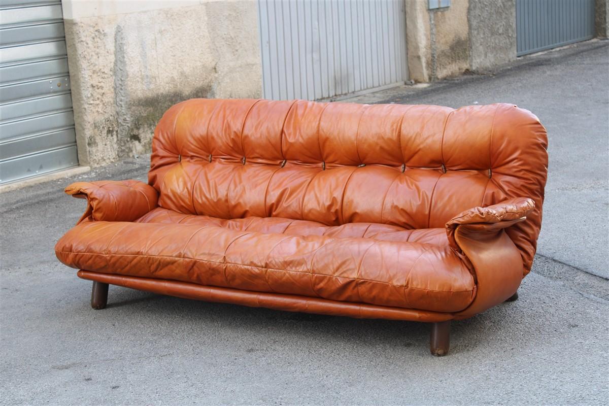 Amazing Italian Low Sofa Cognac Leather Cobianchi for Insa Made in Italy In Good Condition For Sale In Palermo, Sicily