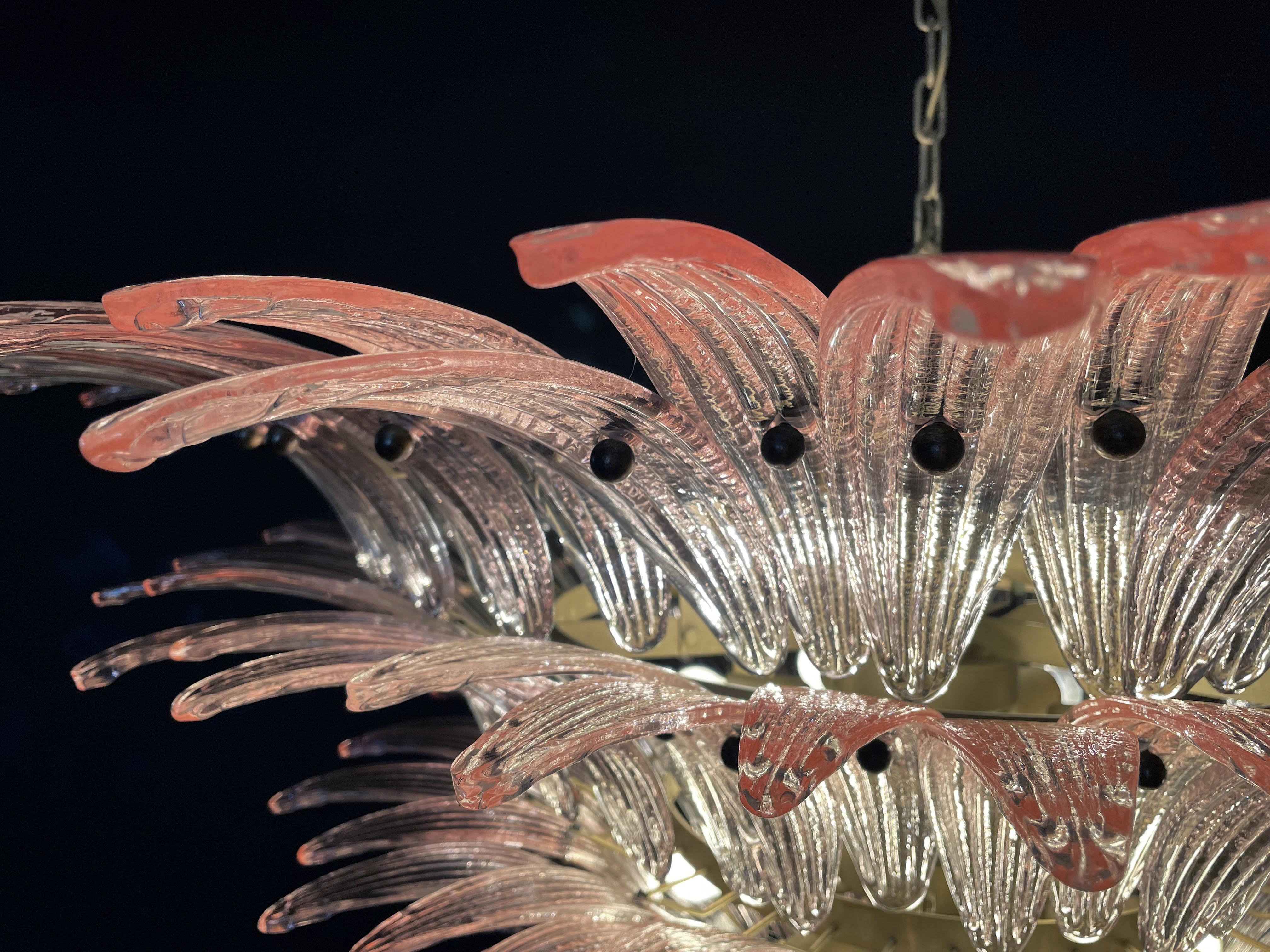 Monumentaler Blatt-Kronleuchter aus rosa Glas, Murano im Angebot 1