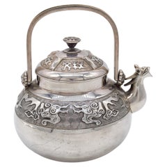 Sorprendente tetera y tapa japonesas de plata, pico de dragón Período Meiji Siglo XIX