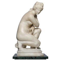 Amazing Kneeling Venus. Grand Tour. Early 20th Century Carrara Marble