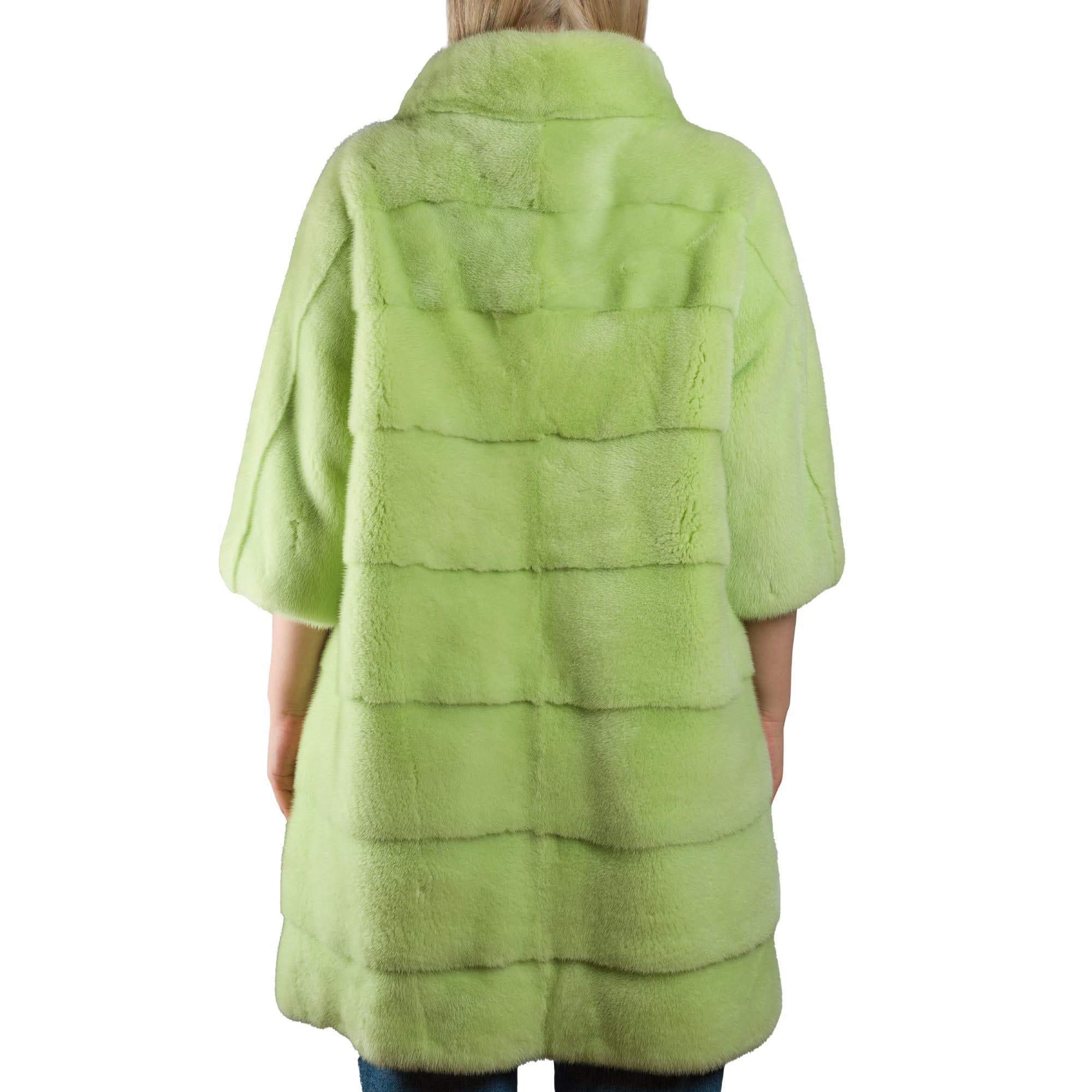 Verde Incredibile cappotto in pelliccia di Kottas & Mantsios in Zibeline verde (Sable), taglia 42 in vendita