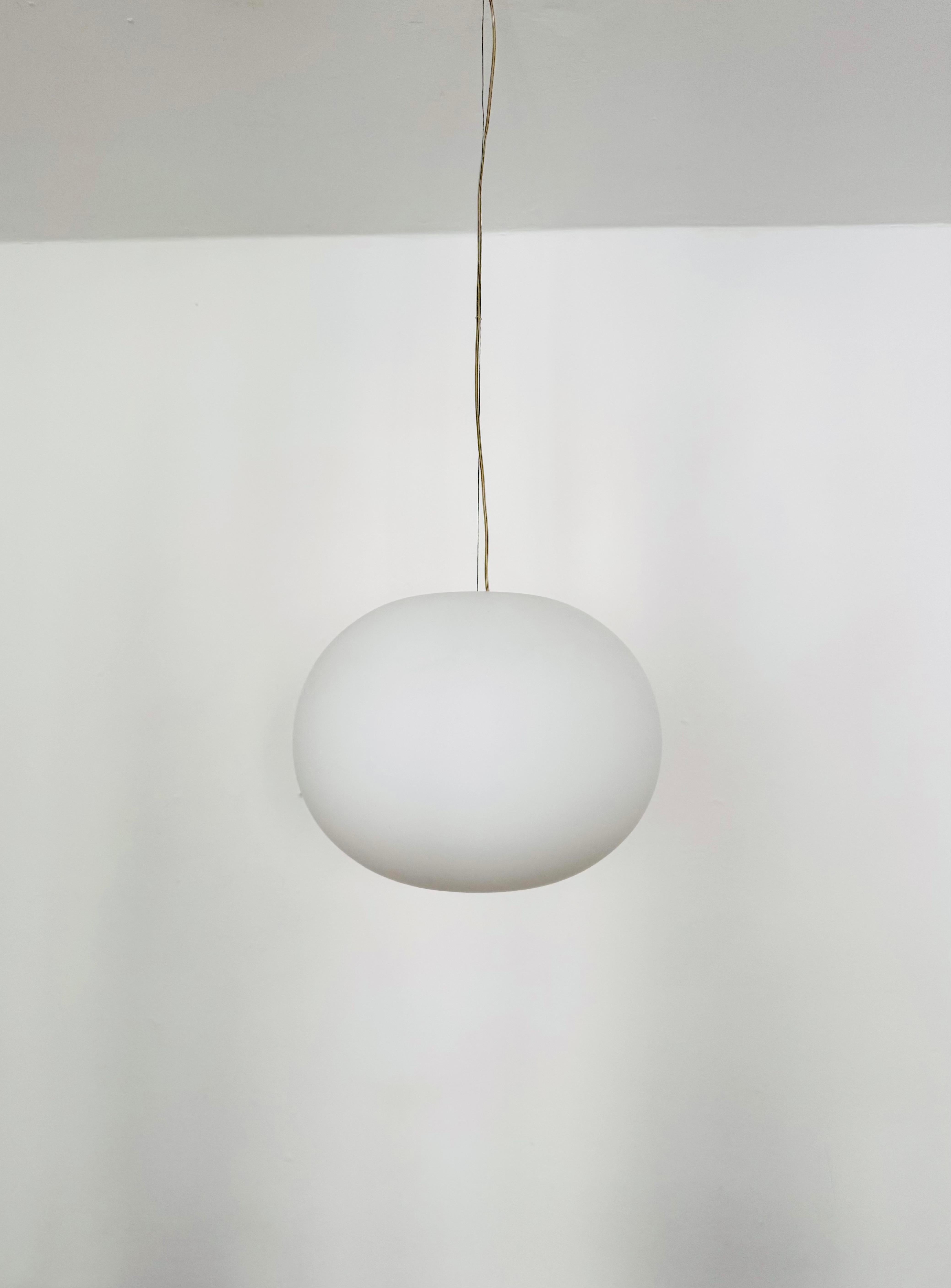 Italiano Incredibile lampada a sospensione Large Glo-Ball S2 di Jasper Morrison per Flos in vendita