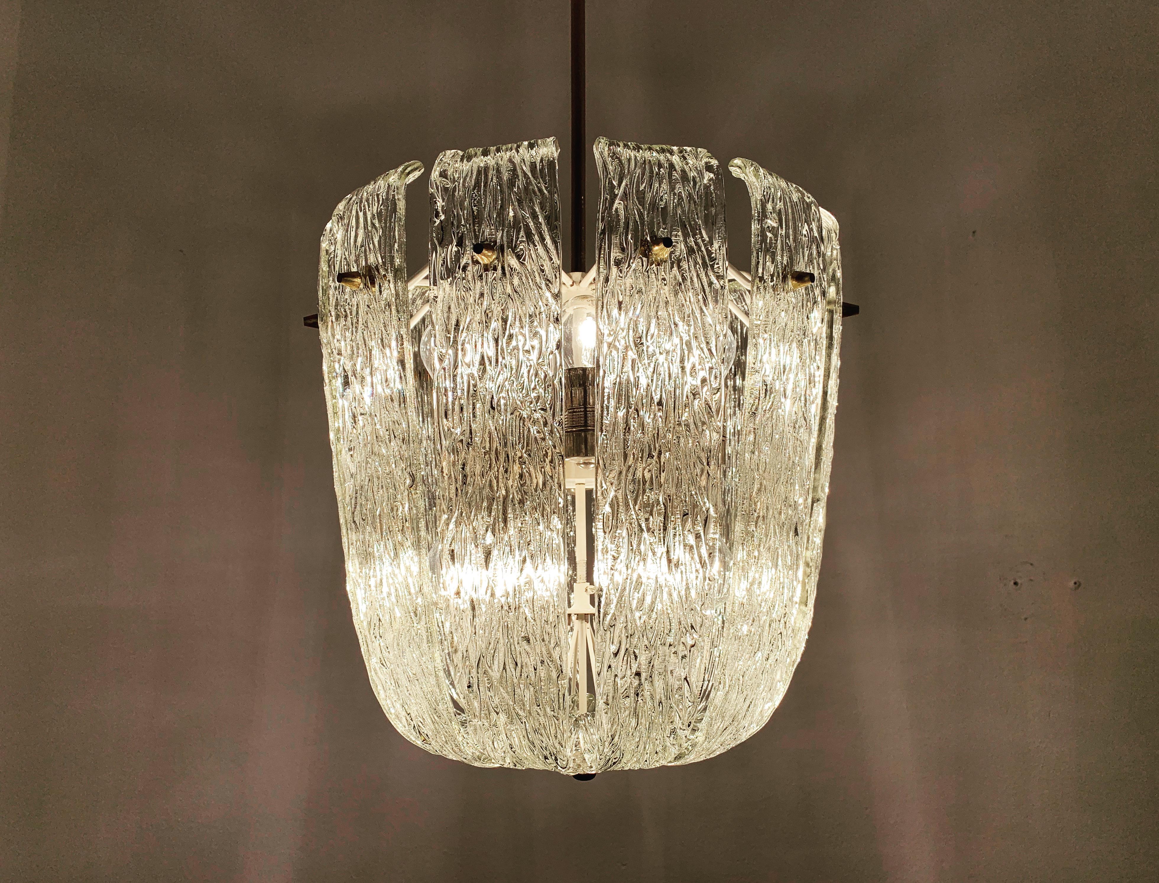 Magnifique grand lustre en verre de glace de J.T. Kalmar en vente 5