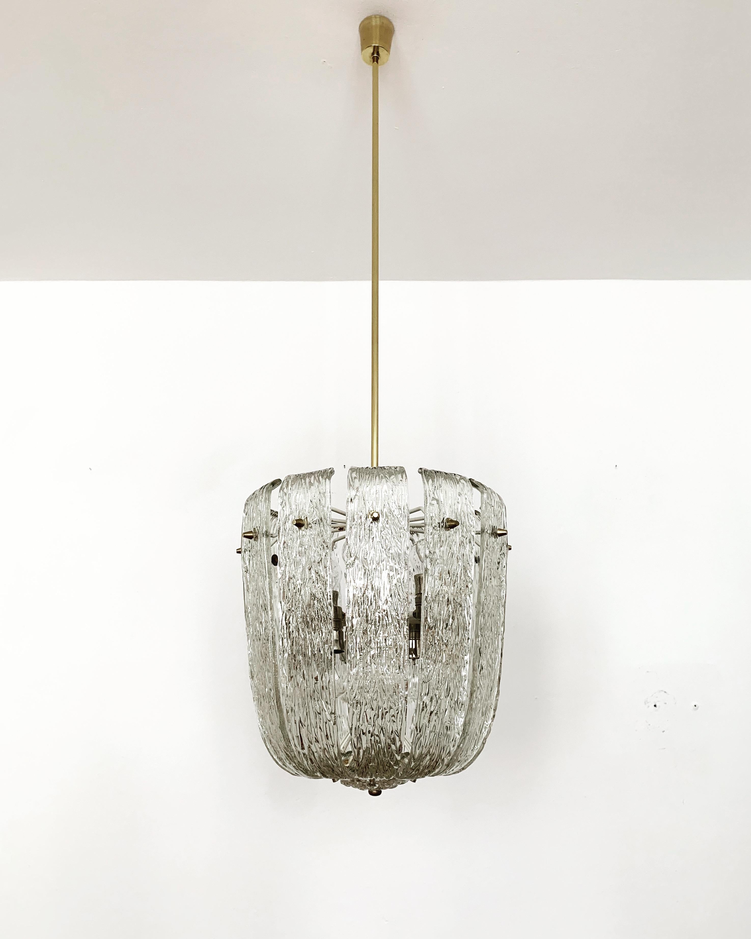 Mid-Century Modern Magnifique grand lustre en verre de glace de J.T. Kalmar en vente