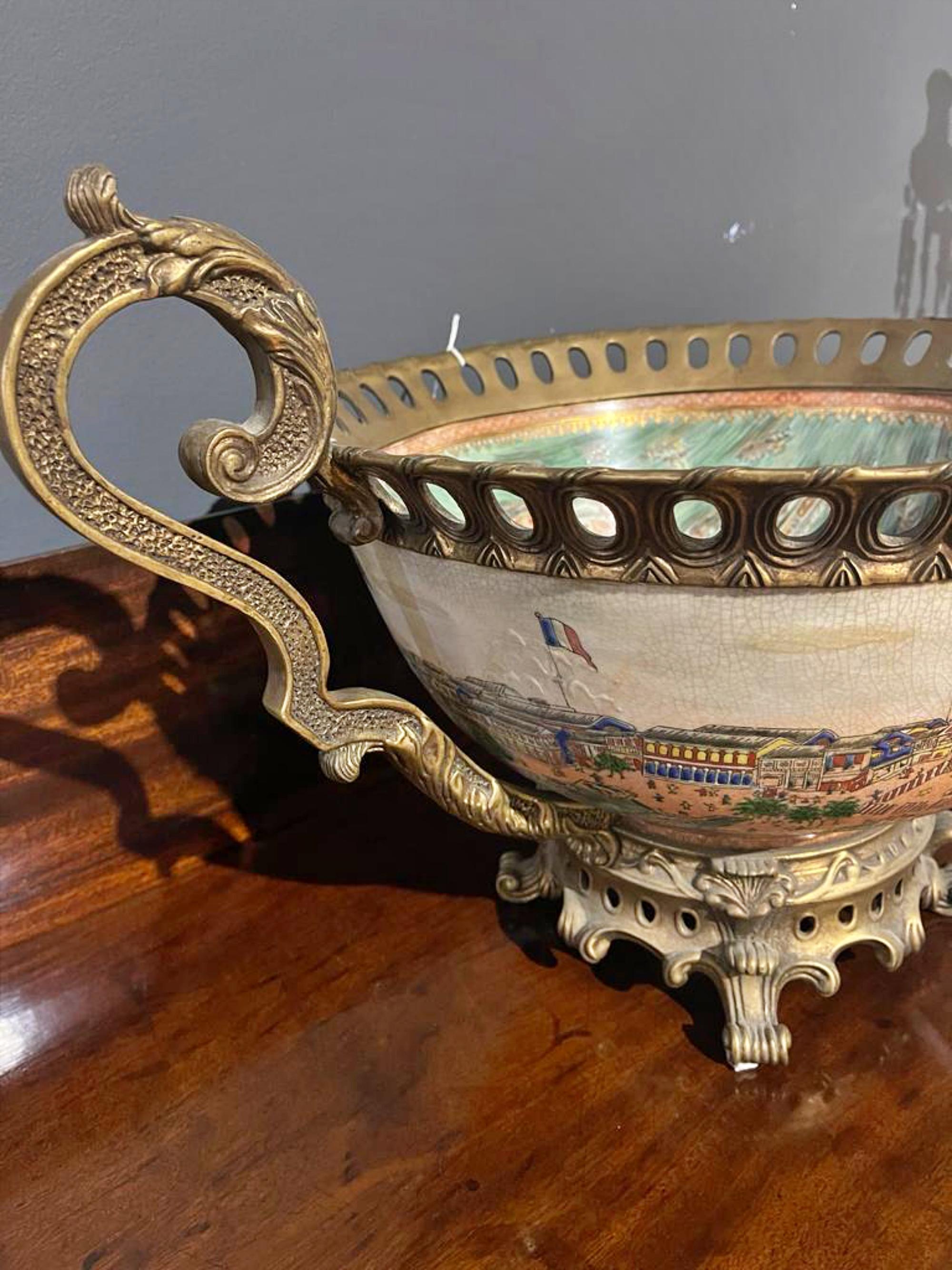 AMAZING LARGE PUNCH BOWL  In Chinese Porcelain from the 19th Century For Sale 8