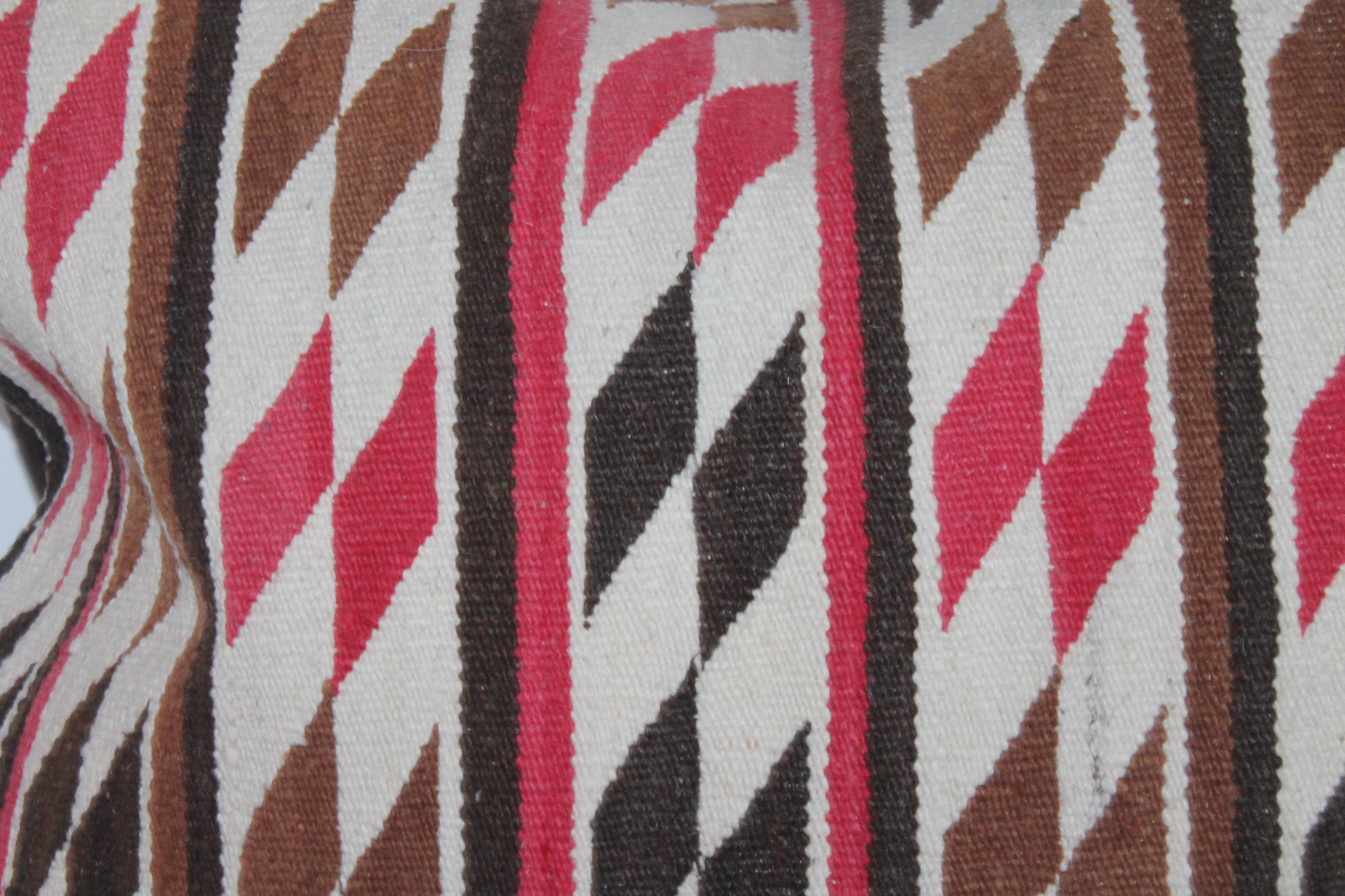 Adirondack Magnifique grand coussin de couverture de selle / oreiller de tissage indien Navajo en vente