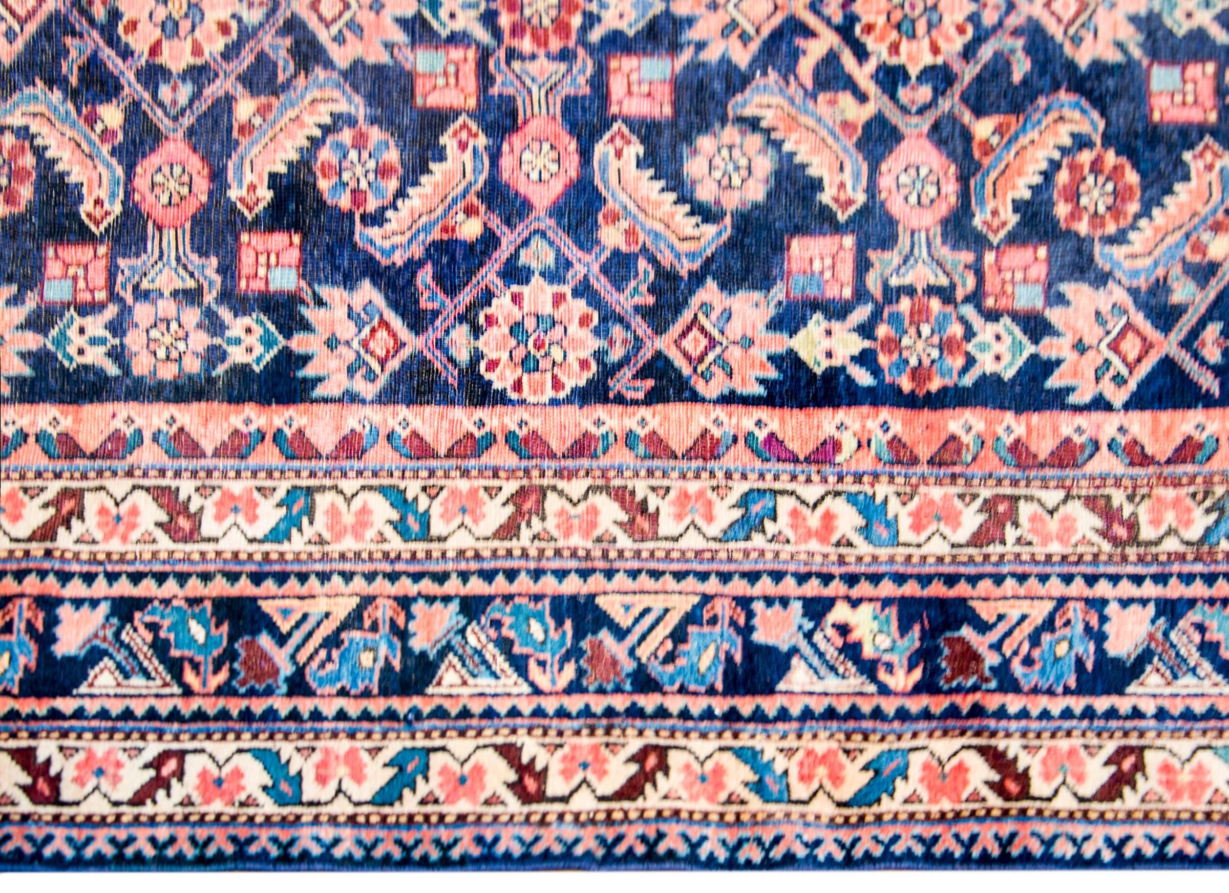 Amazing Late 19th Century Malayer Rug In Good Condition In Chicago, IL
